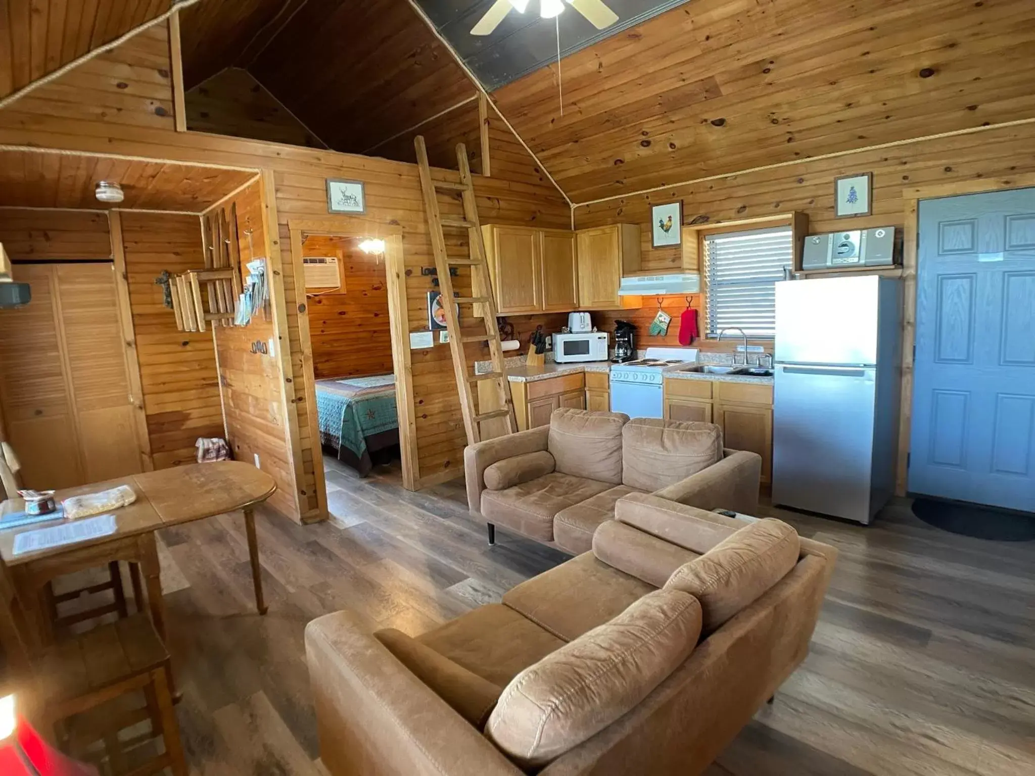 Living room, Seating Area in Walnut Canyon Cabins