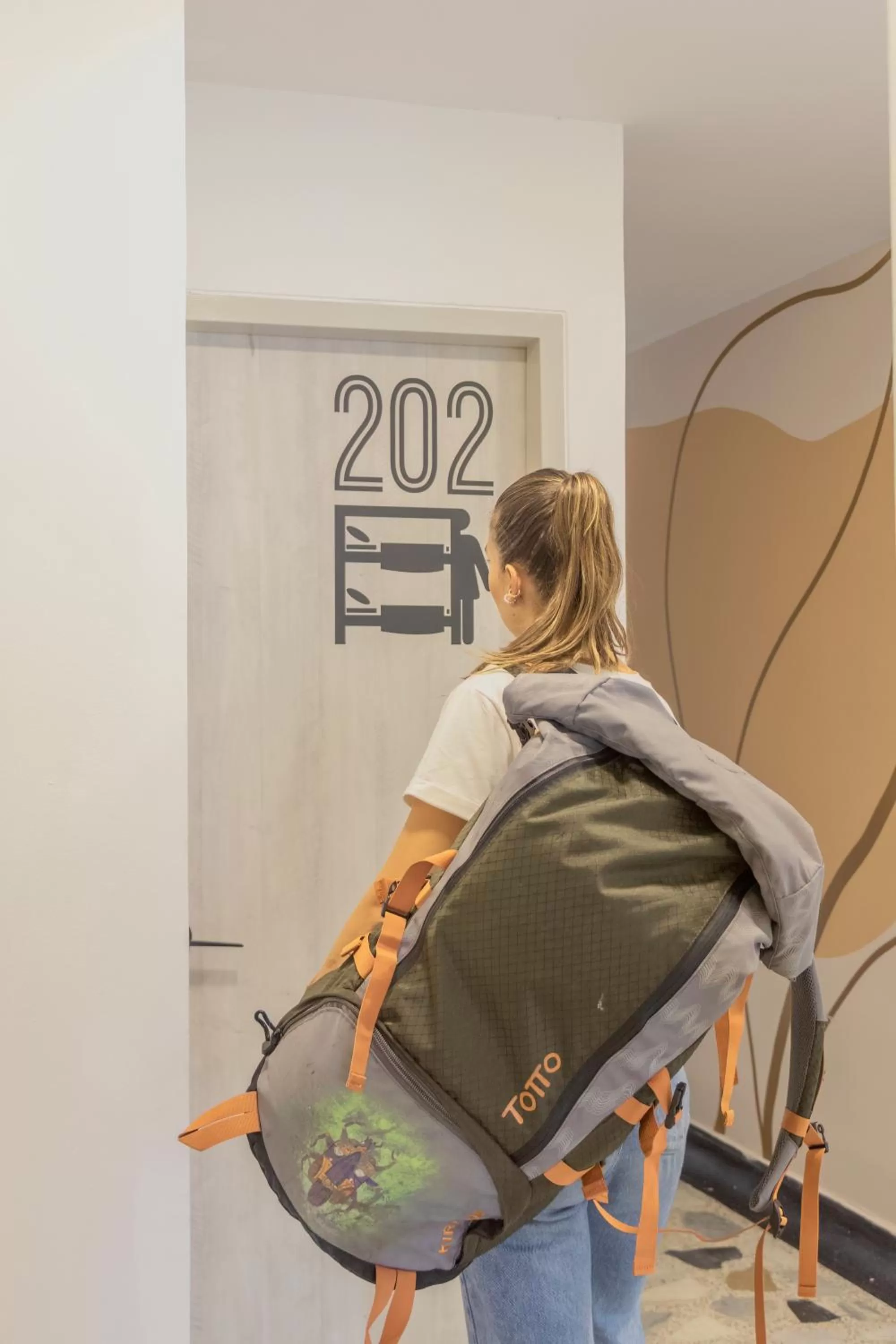 People in Ventiuna Hotel y Coliving