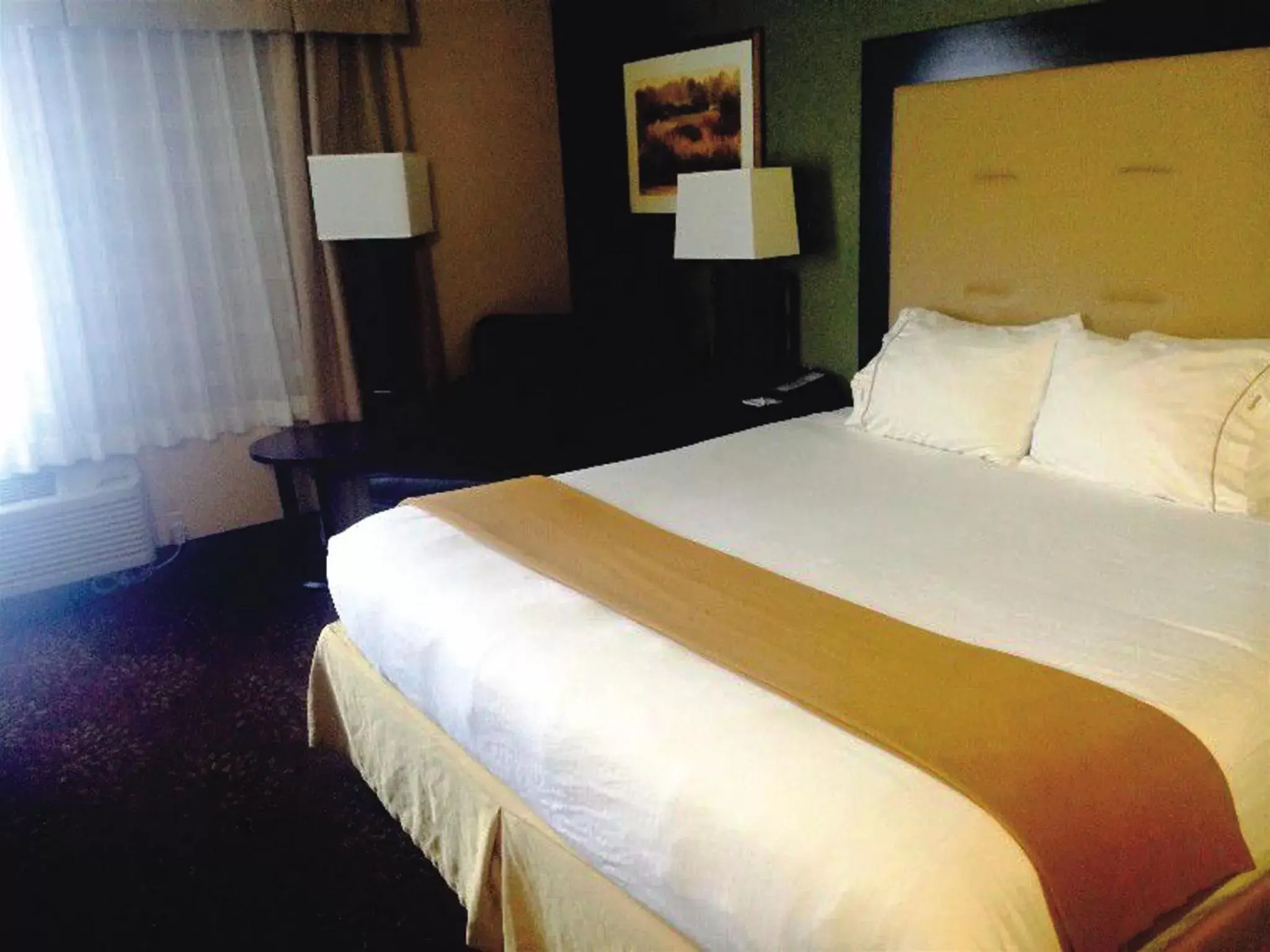 Photo of the whole room, Bed in Holiday Inn Express Portland East - Columbia Gorge, an IHG Hotel