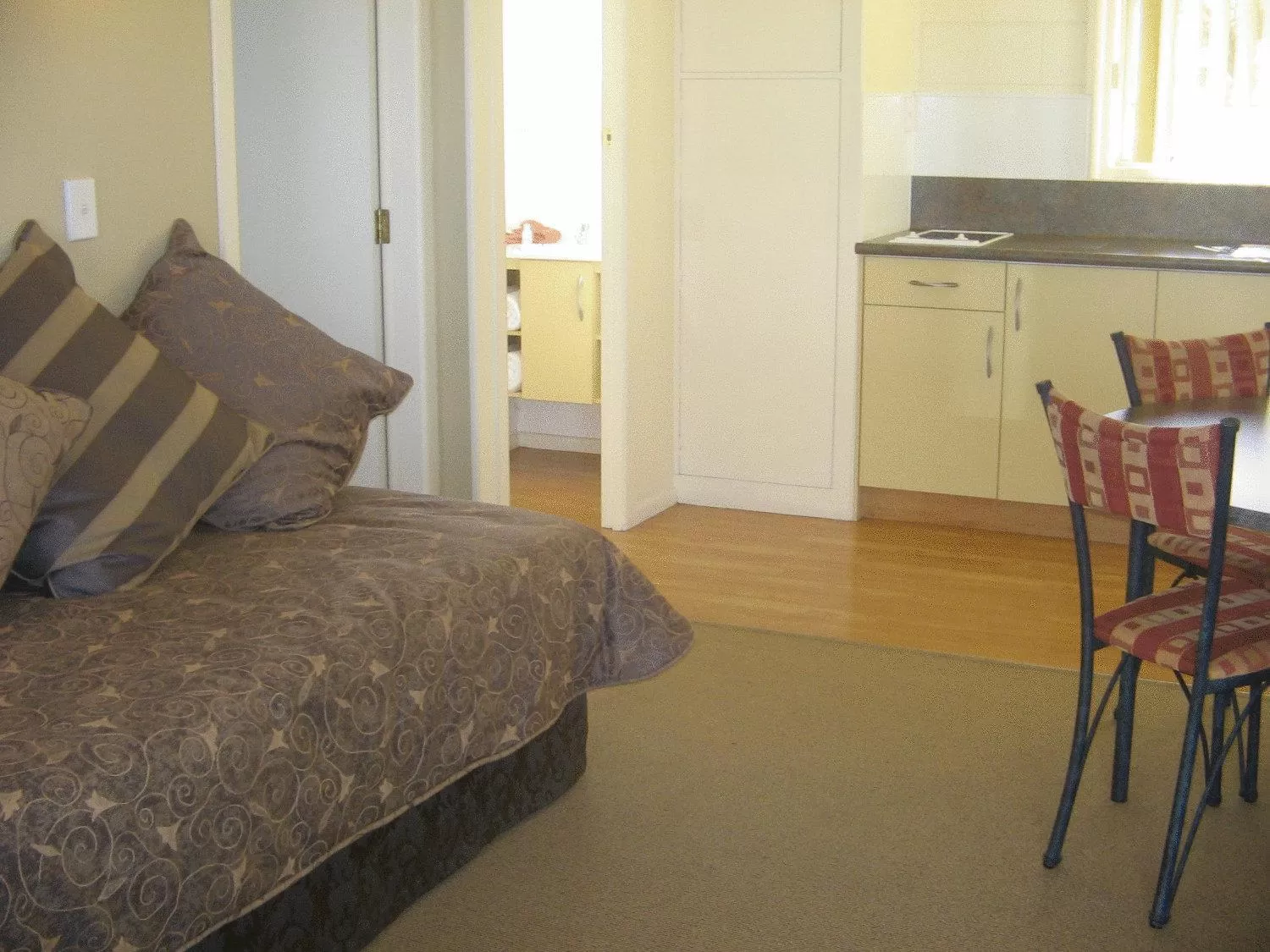 Bedroom in Shortland Court Motel