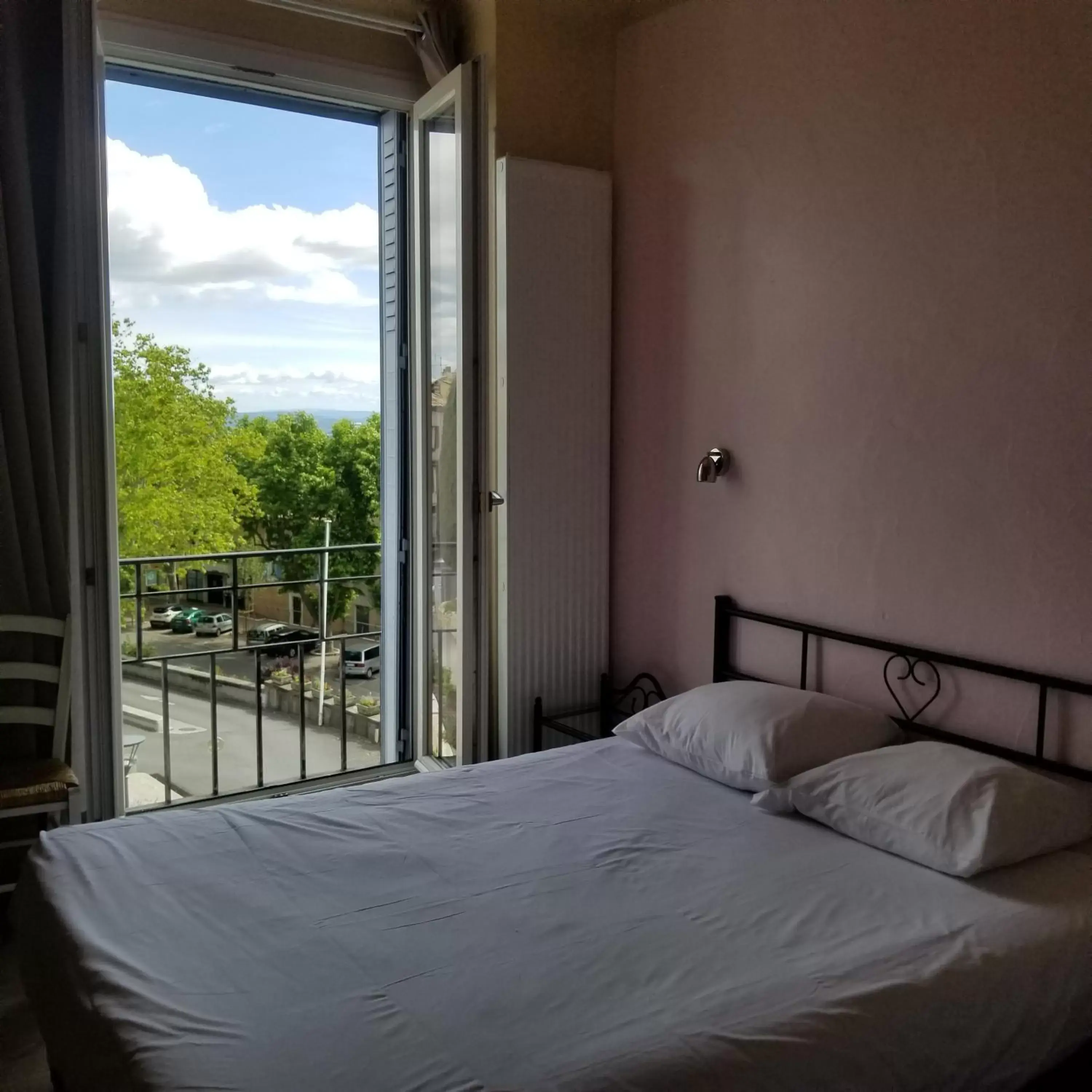 Bedroom, Bed in L'Hôtel du Terreau Logis de France