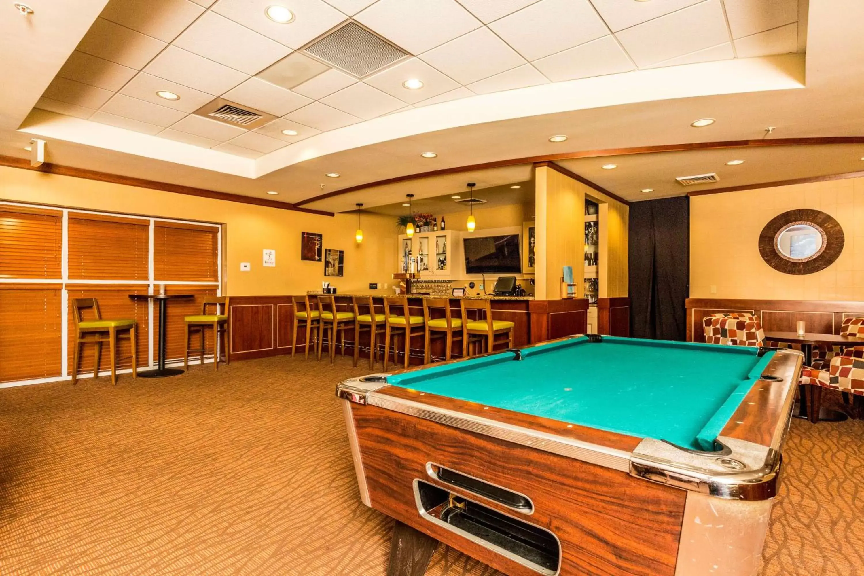 Lounge or bar, Billiards in Hilton Garden Inn St. George