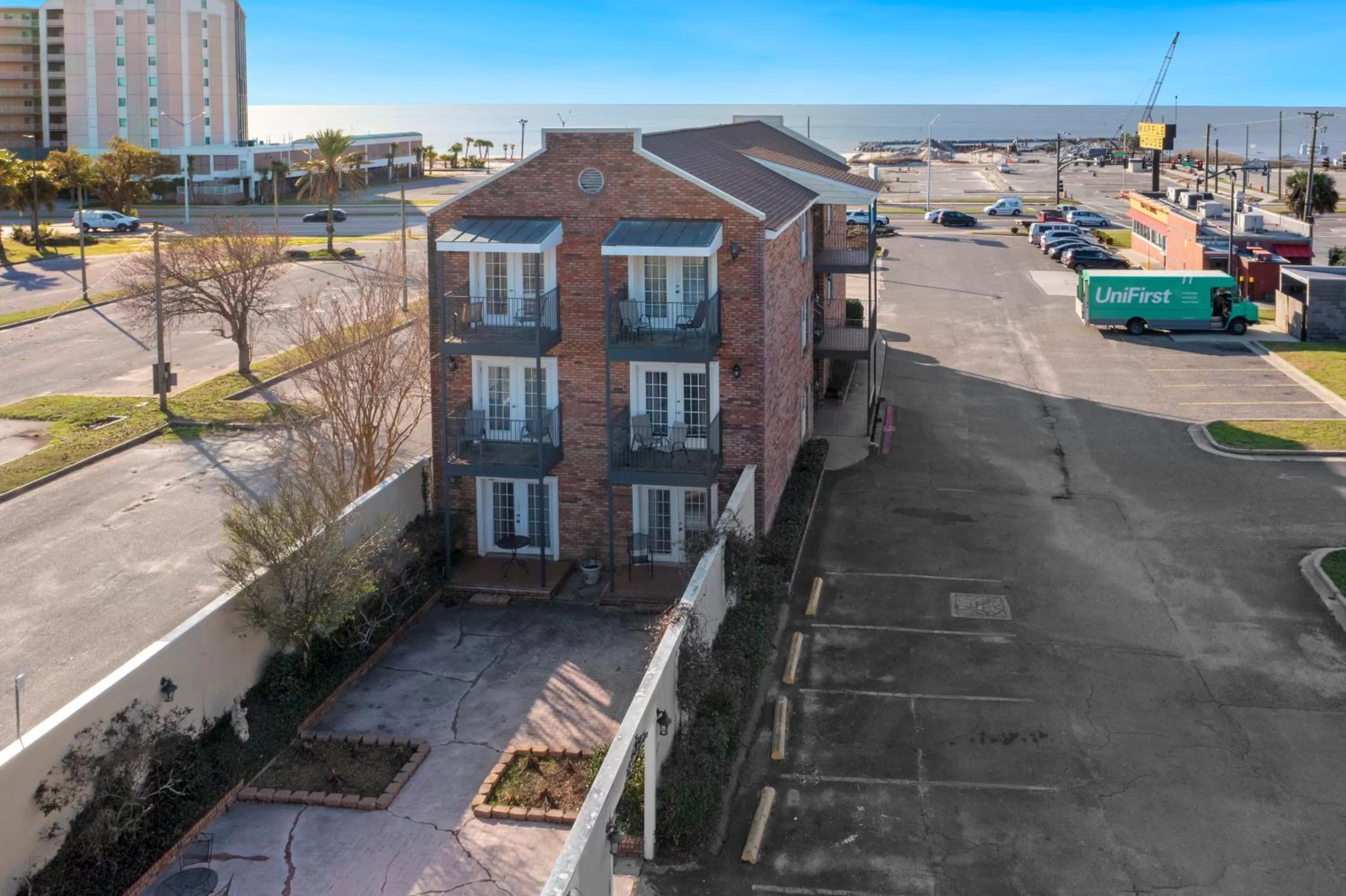 Property building in Edgewater Inn - Biloxi Beach