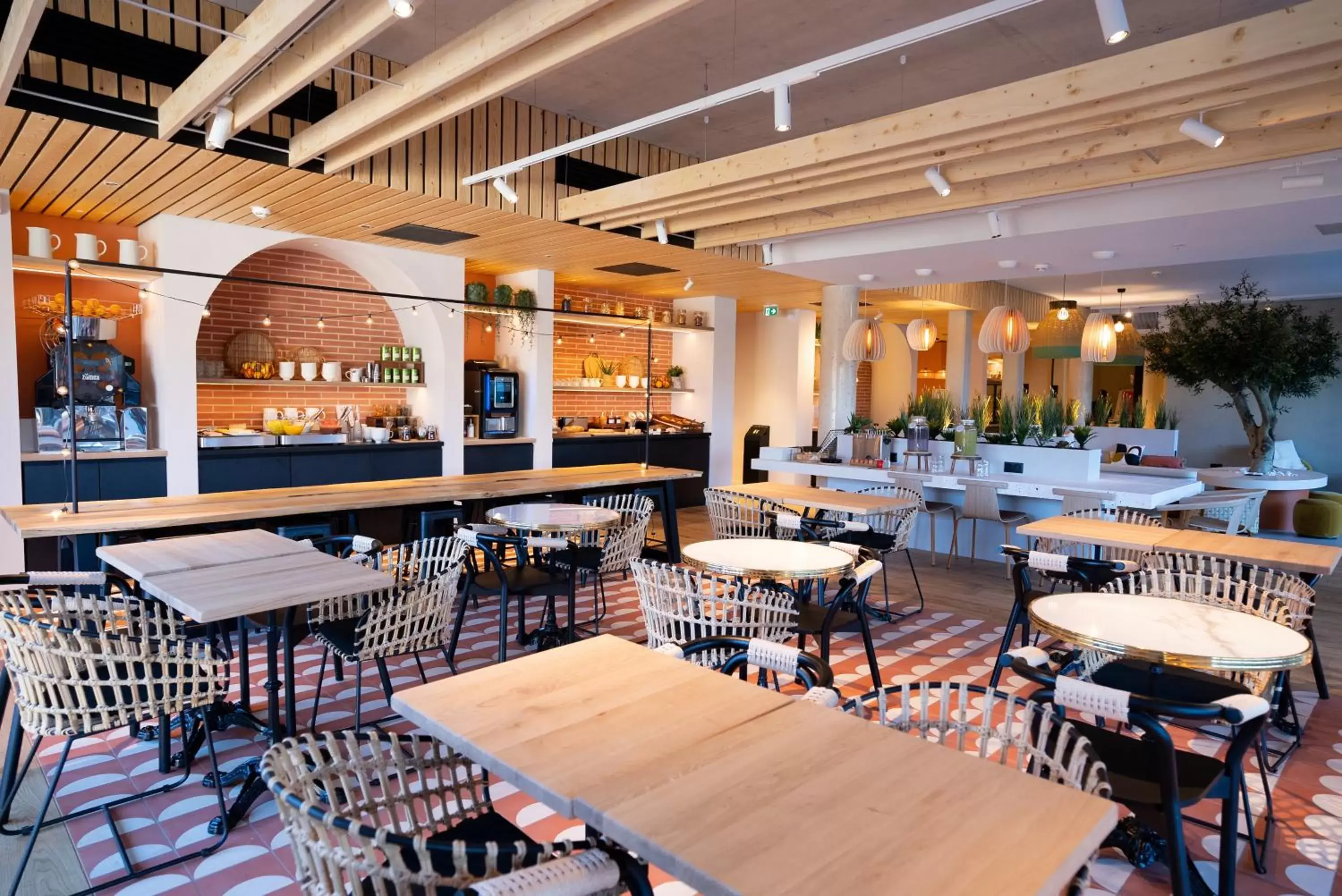 Restaurant/Places to Eat in ibis Styles Montauban