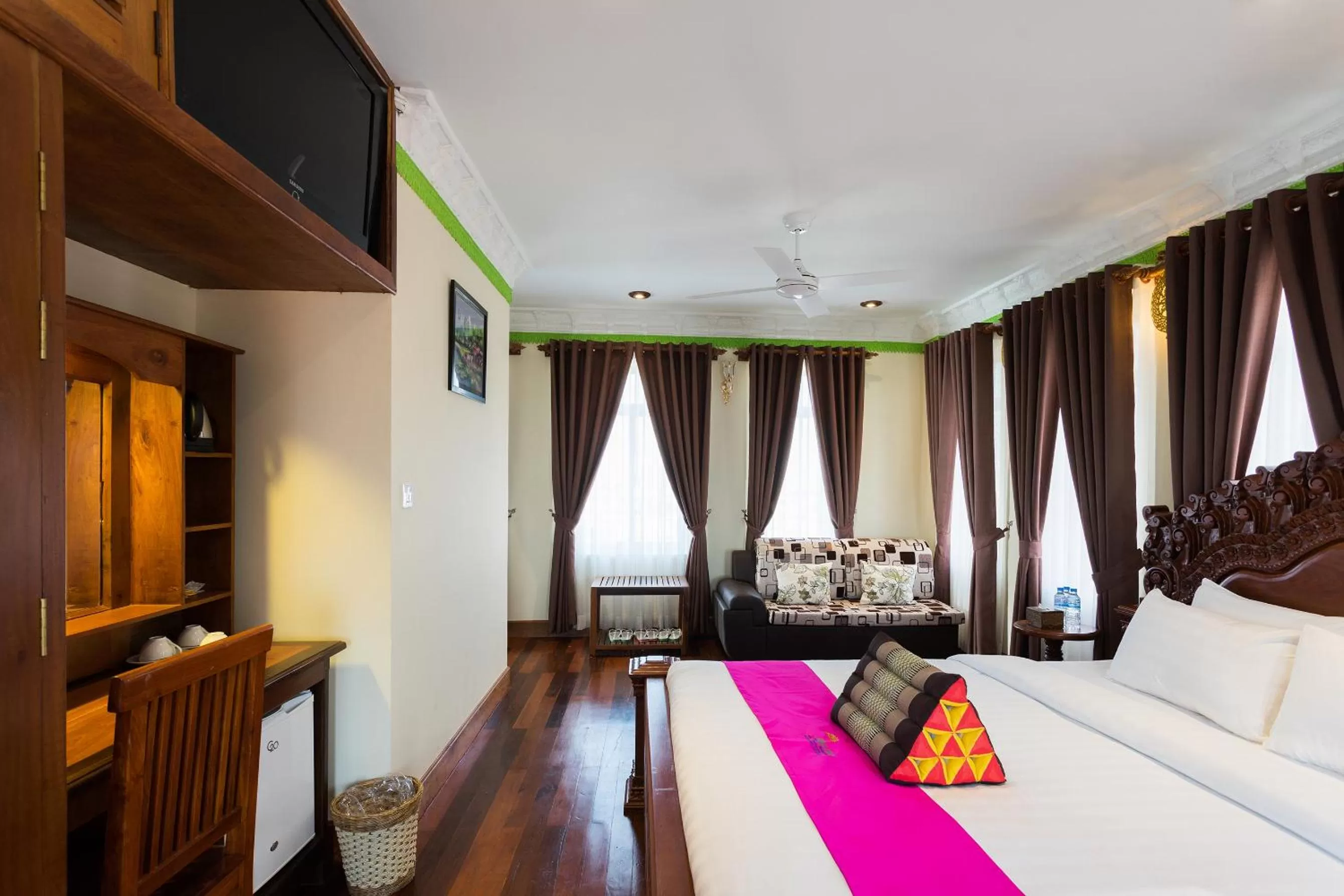 TV and multimedia, Bed in Okay Palace Hotel