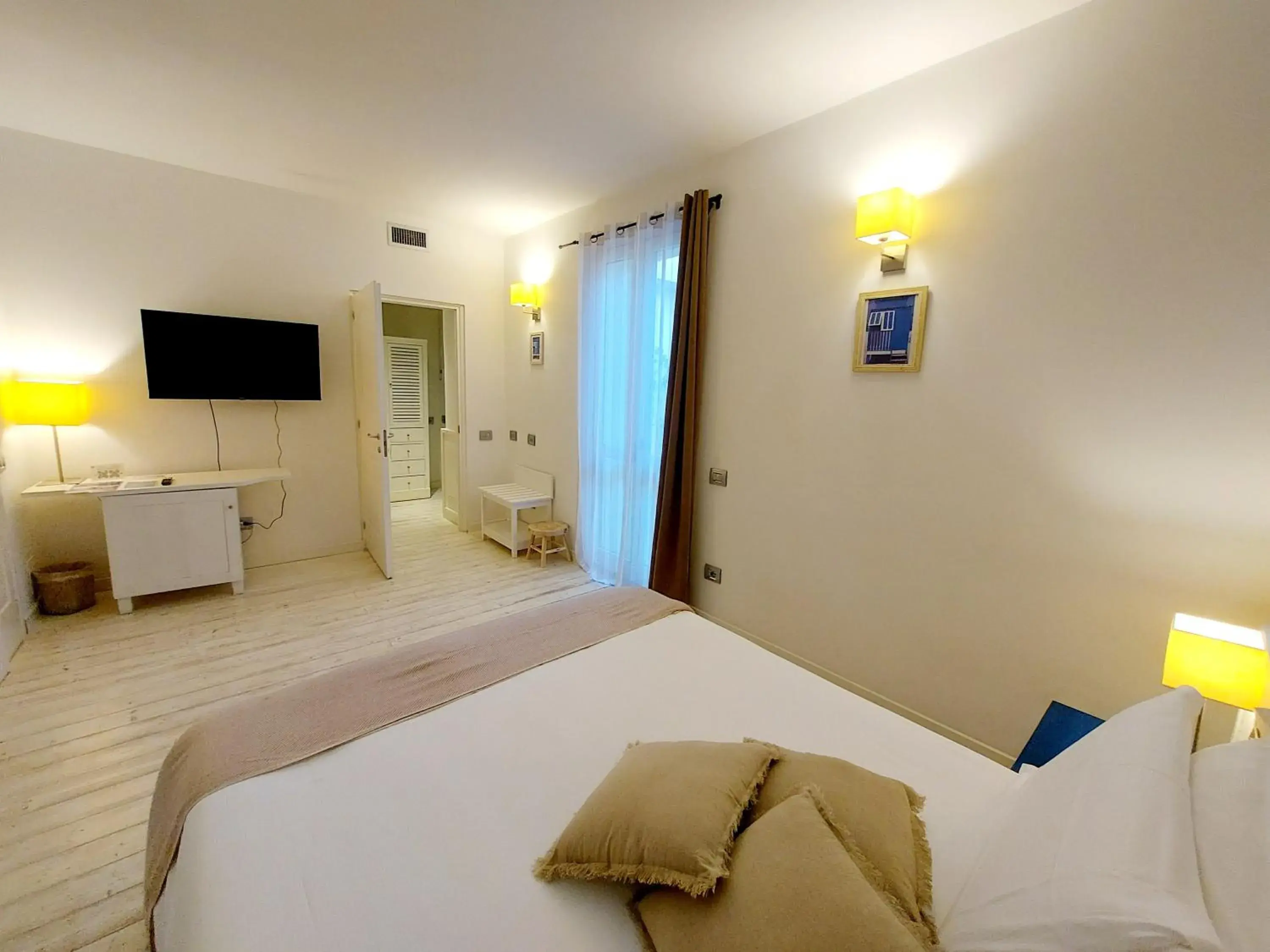 Photo of the whole room, Bed in Hotel La Villa Del Mare