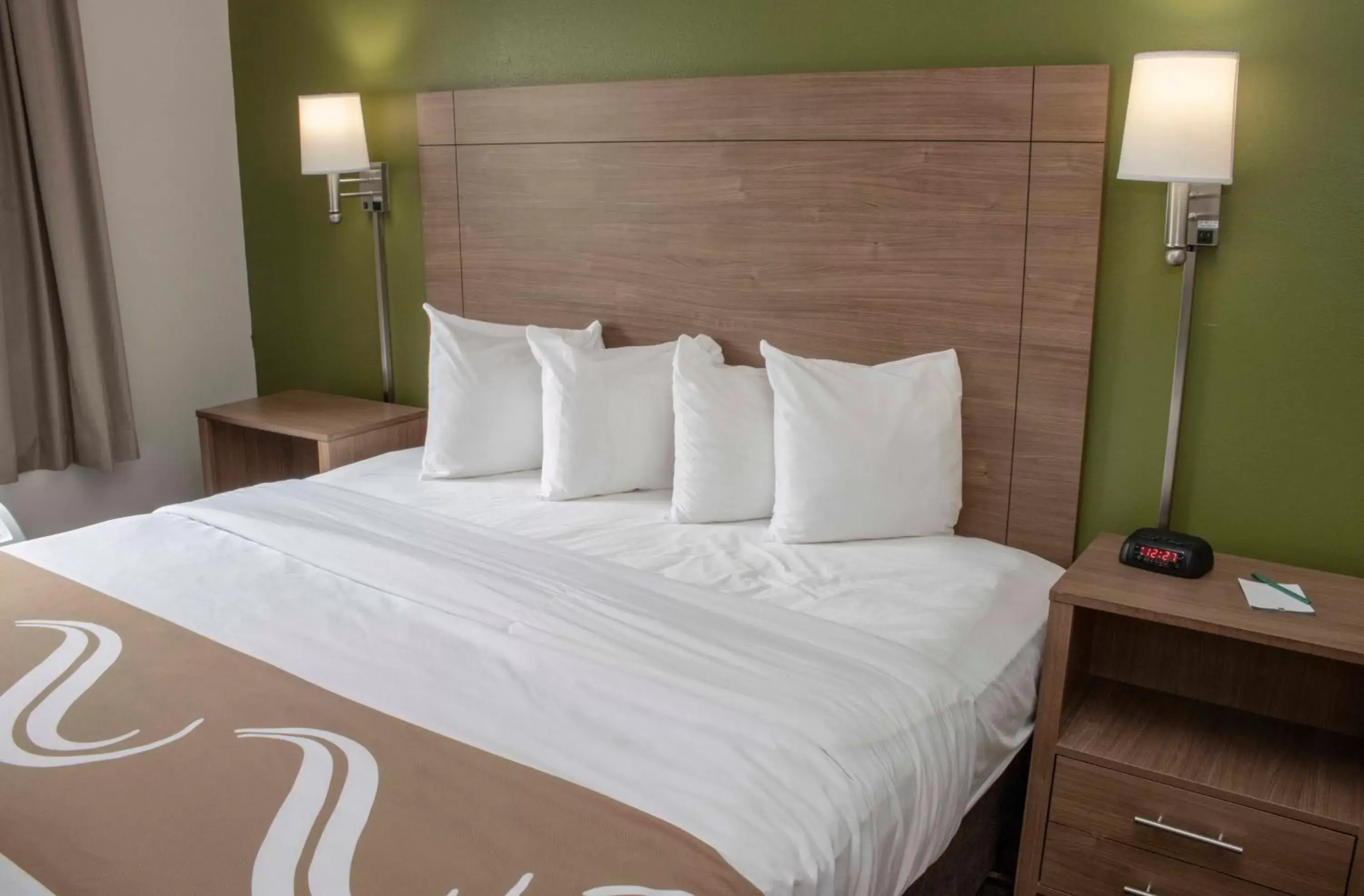 Bed in Quality Suites Lake Wright - Norfolk Airport Bed in Quality Suites Lake Wright - Norfolk Airport