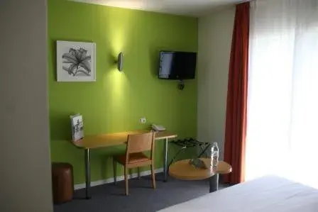 Photo of the whole room, TV/Entertainment Center in ibis Styles Bourbon Lancy