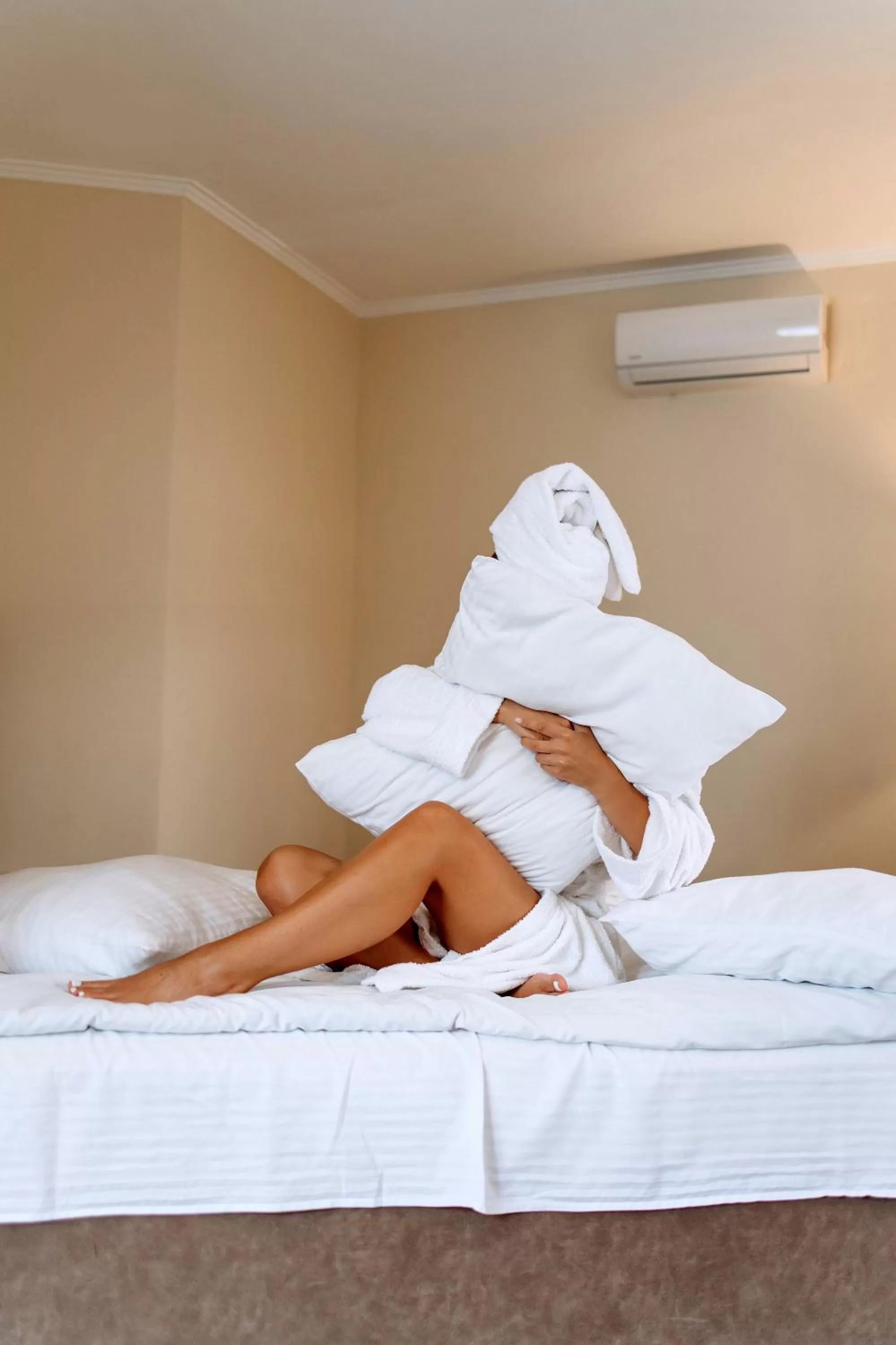 Property building, Bed in Eduard Hotel