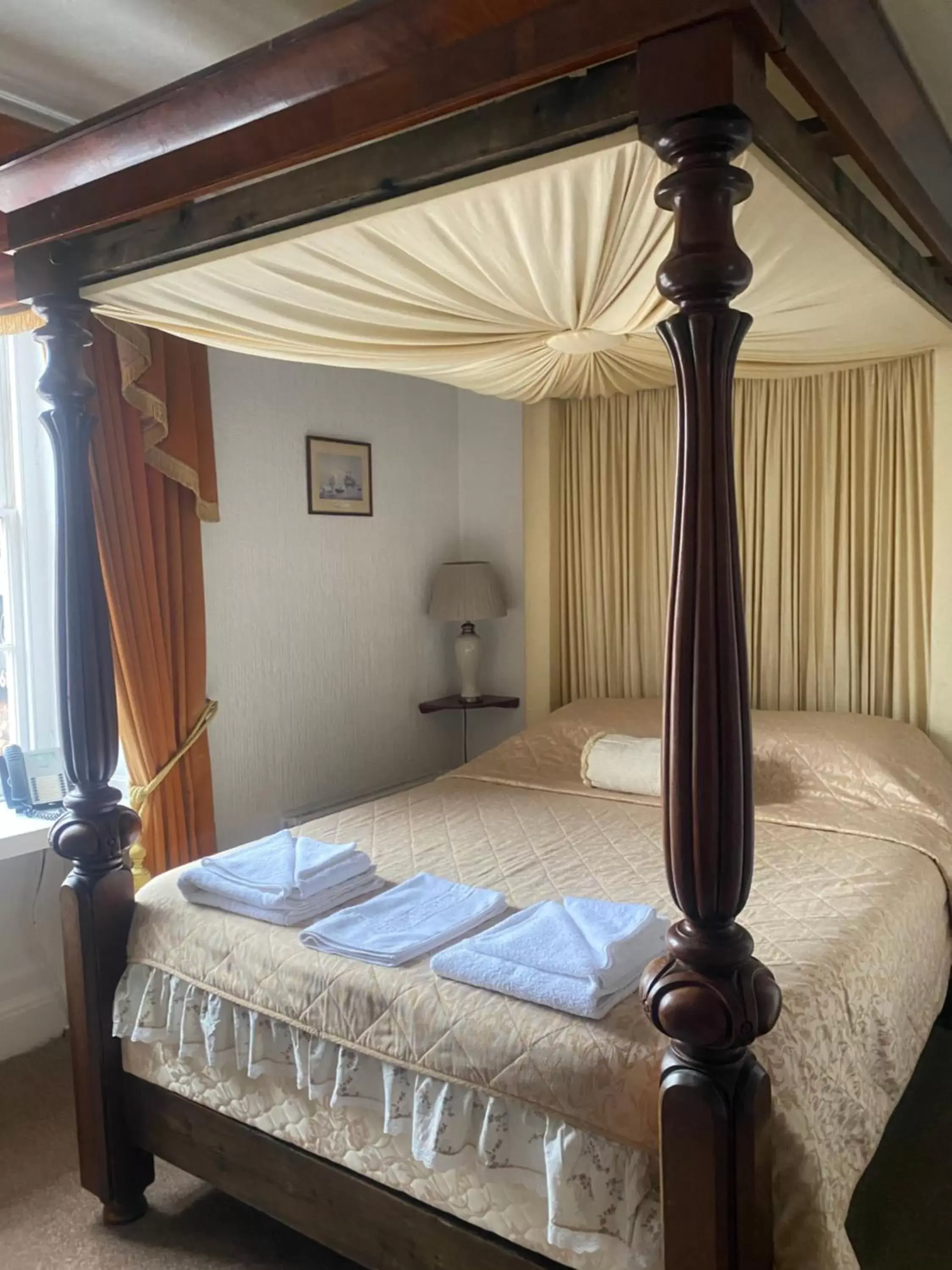 Bed in Parlors Hall Hotel