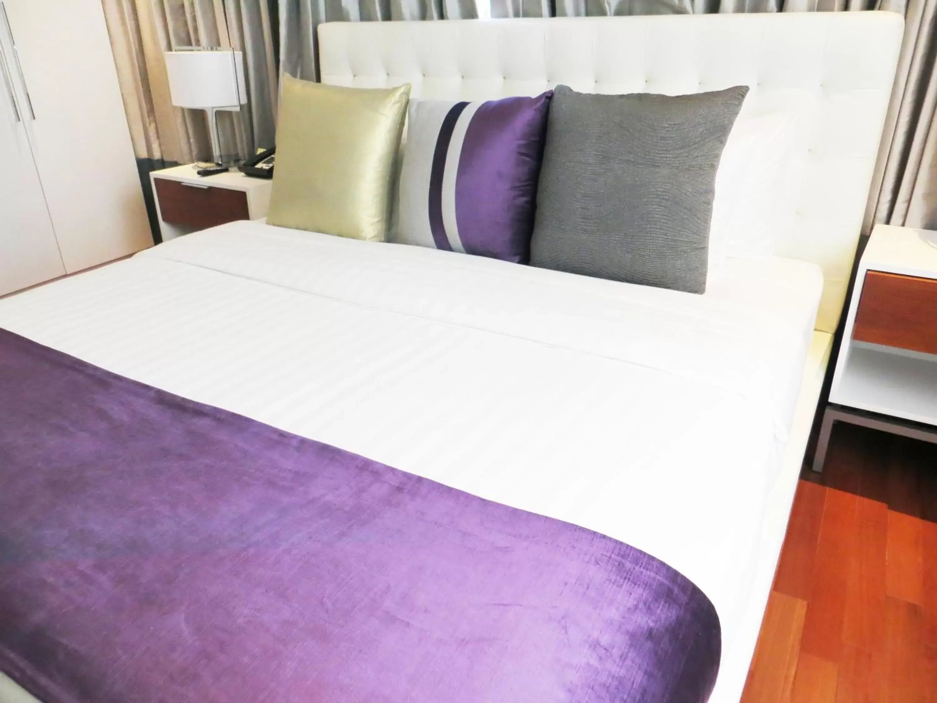 Bed in Leslie Hotel Ocean Drive