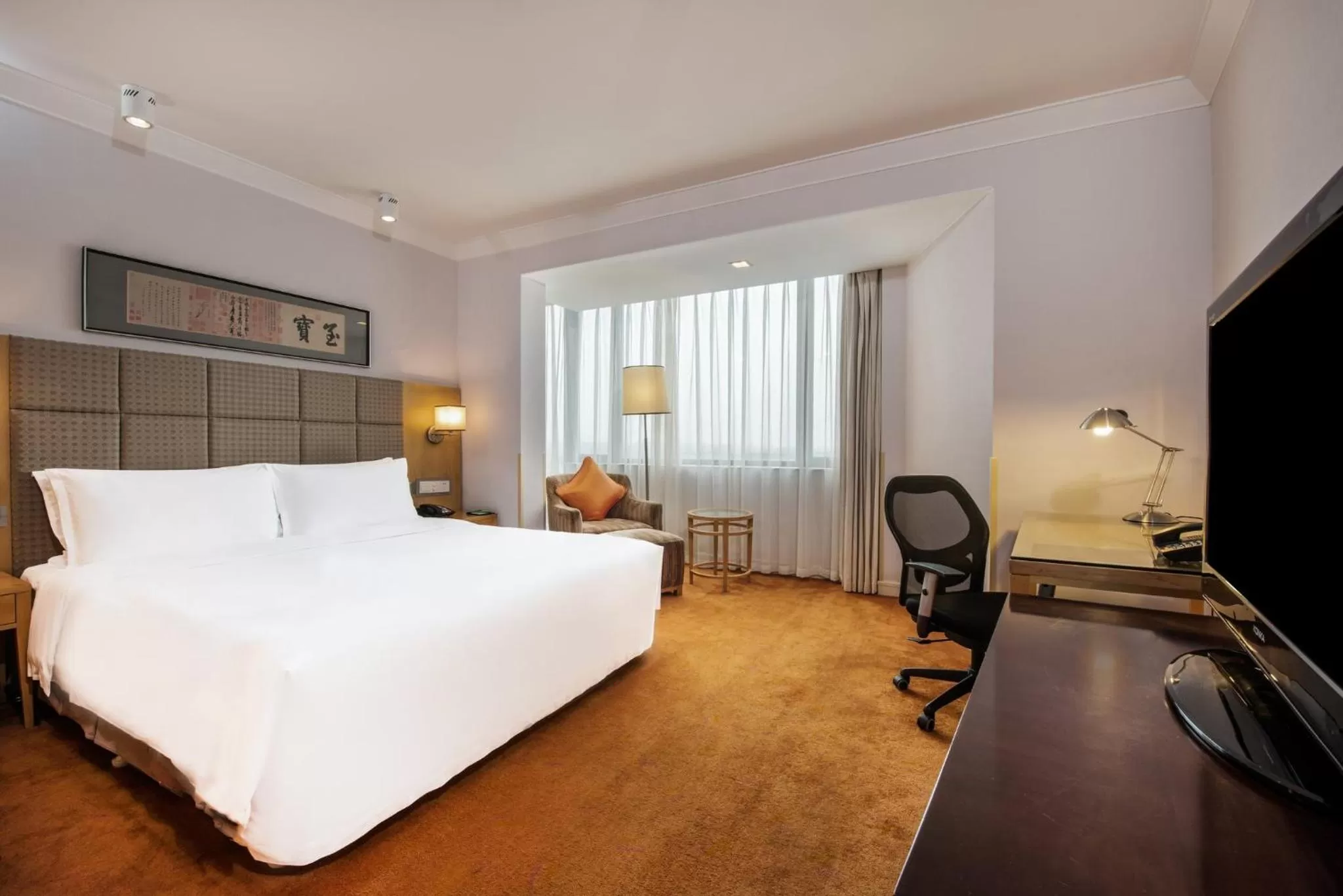 Photo of the whole room, Bed in Holiday Inn Temple Of Heaven Beijing by IHG