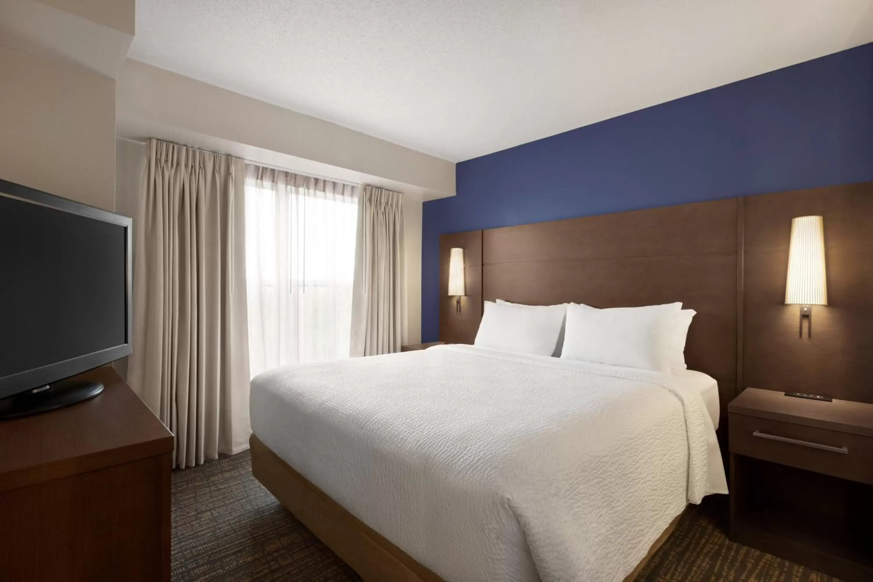 Bedroom, Bed in Residence Inn by Marriott Chicago / Bloomingdale