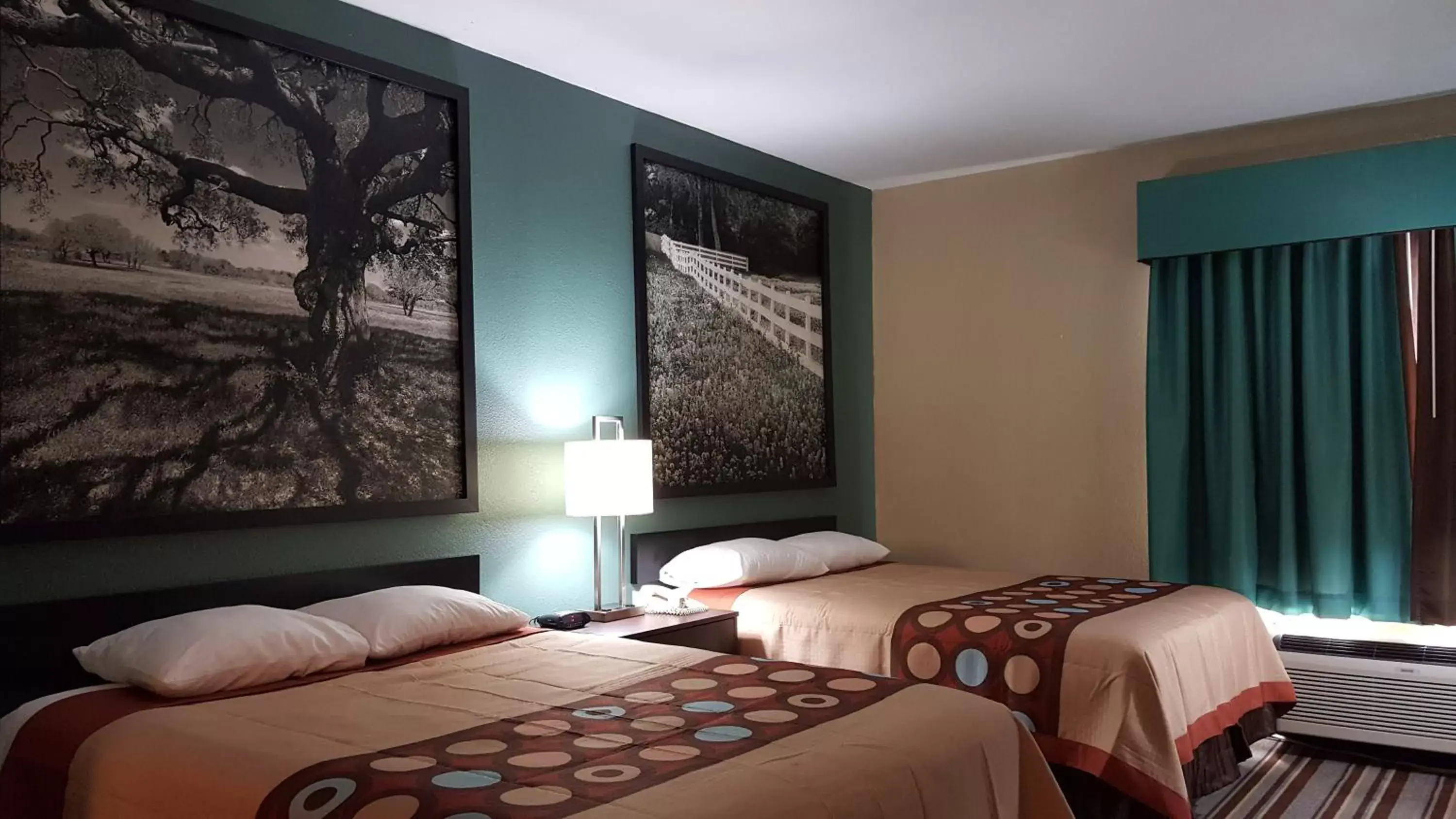 Photo of the whole room, Bed in Super 8 by Wyndham Port Arthur/Nederland Area Photo of the whole room, Bed in Super 8 by Wyndham Port Arthur/Nederland Area