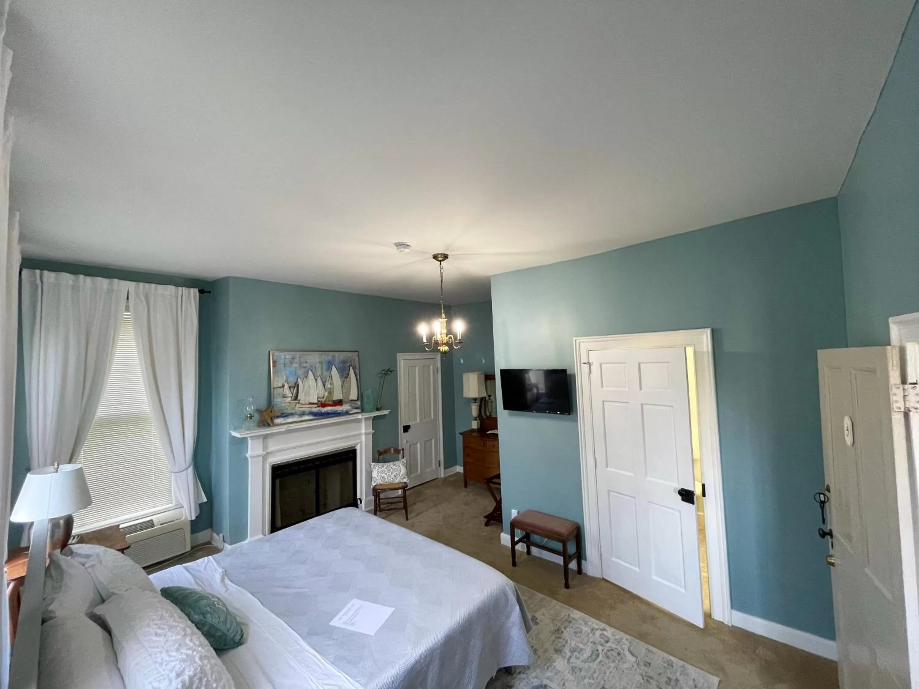 Photo of the whole room in Meadows Inn