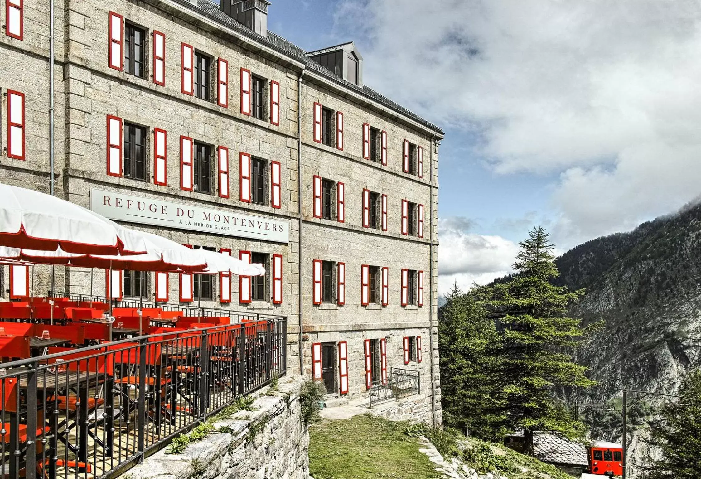 Facade/entrance, Property Building in Refuge du Montenvers