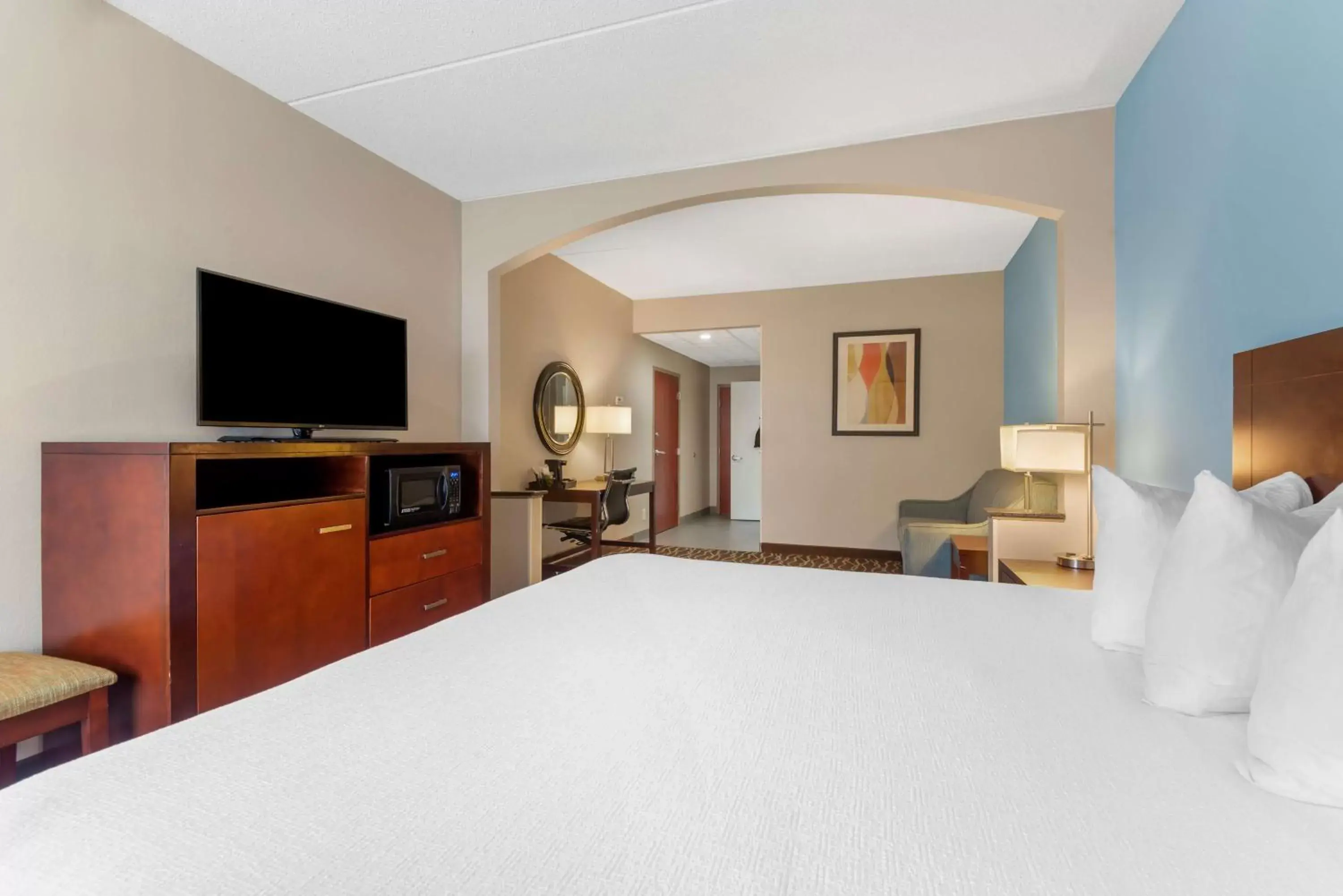 Bedroom, Bed in Best Western Plus Suites Greenville