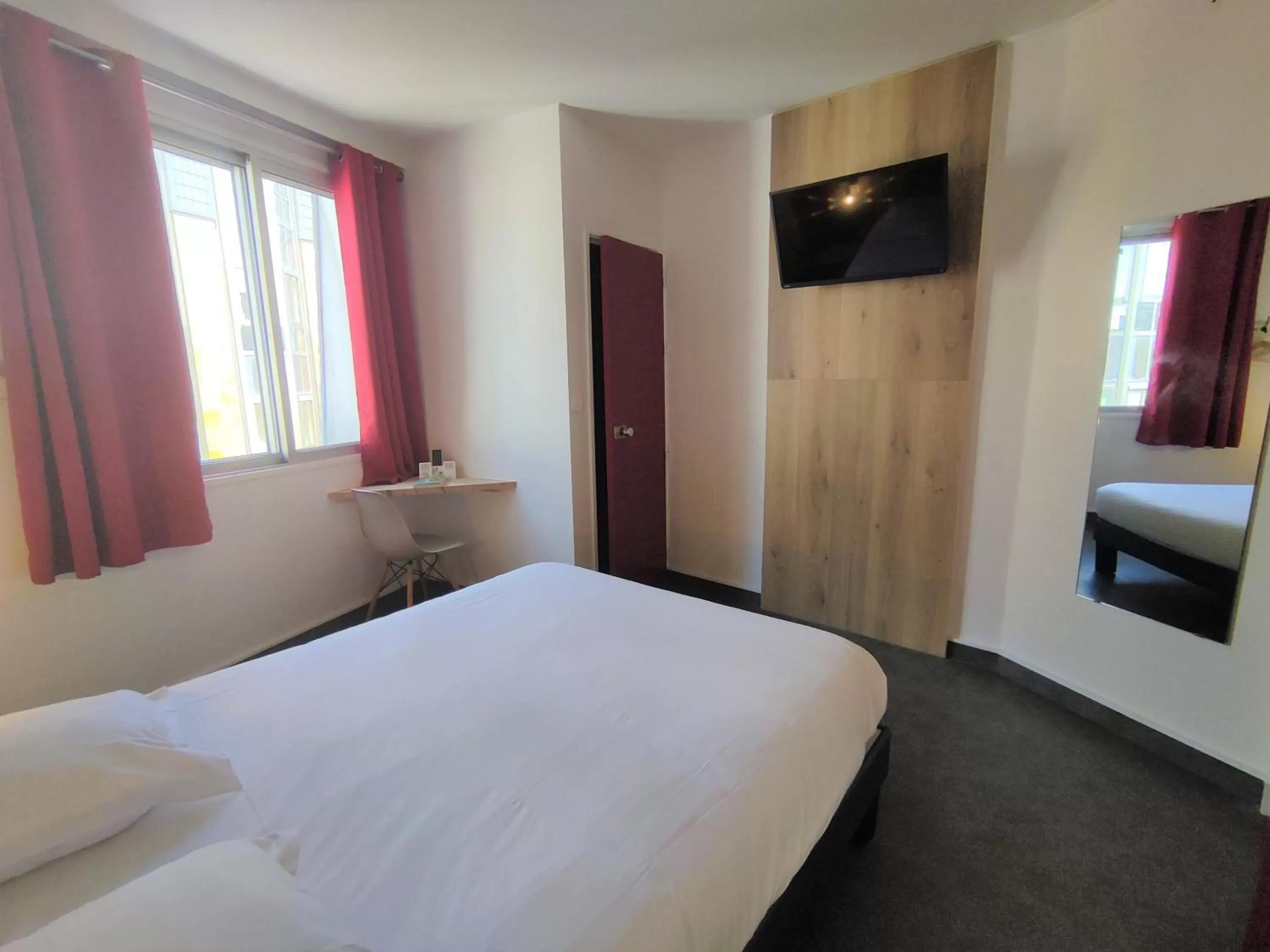 Bed in Cit'Hotel Limoges Centre - Lion d'or
