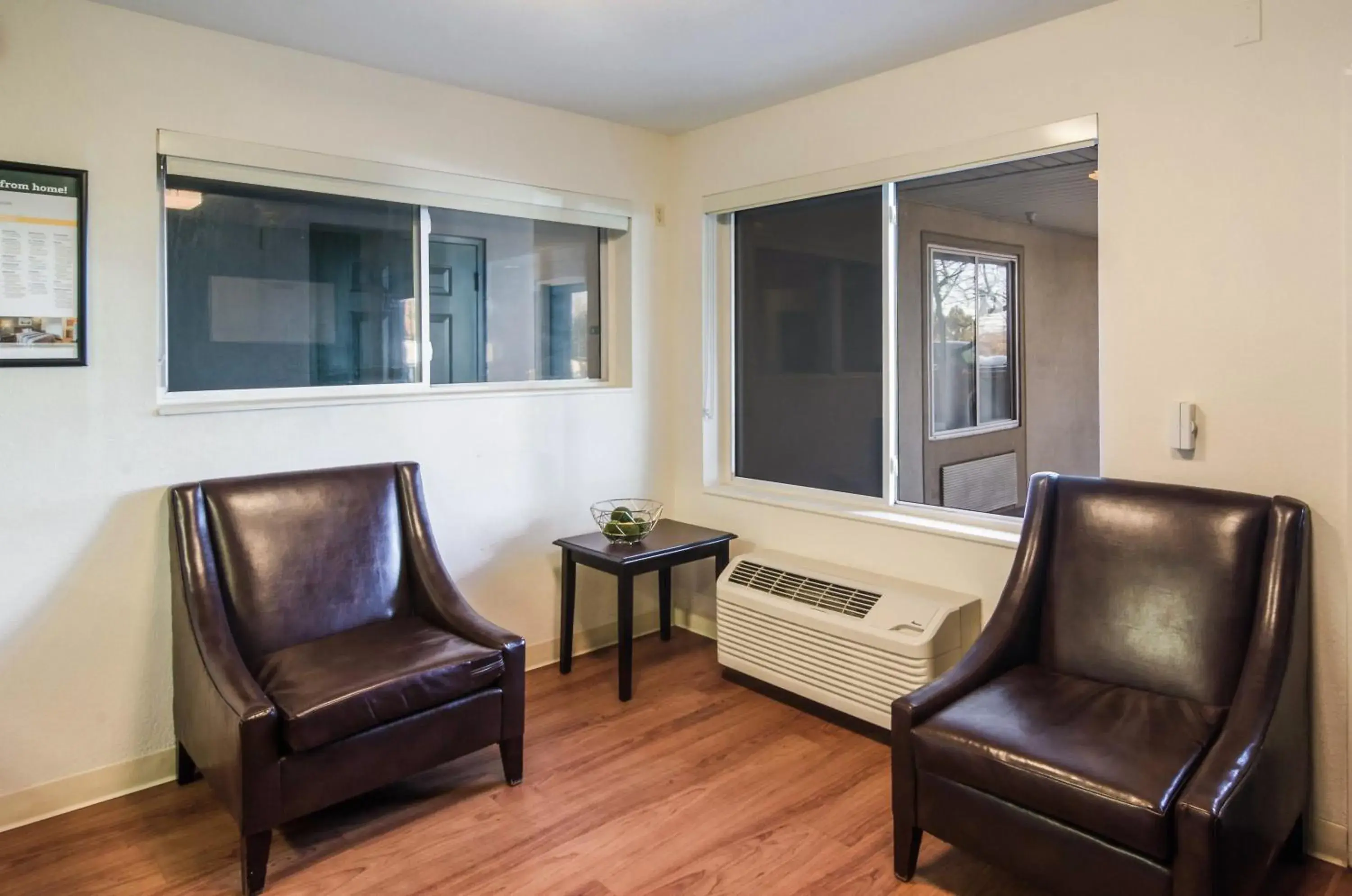 Lobby or reception, Seating Area in HomeTowne Studios by Red Roof Denver - Thornton