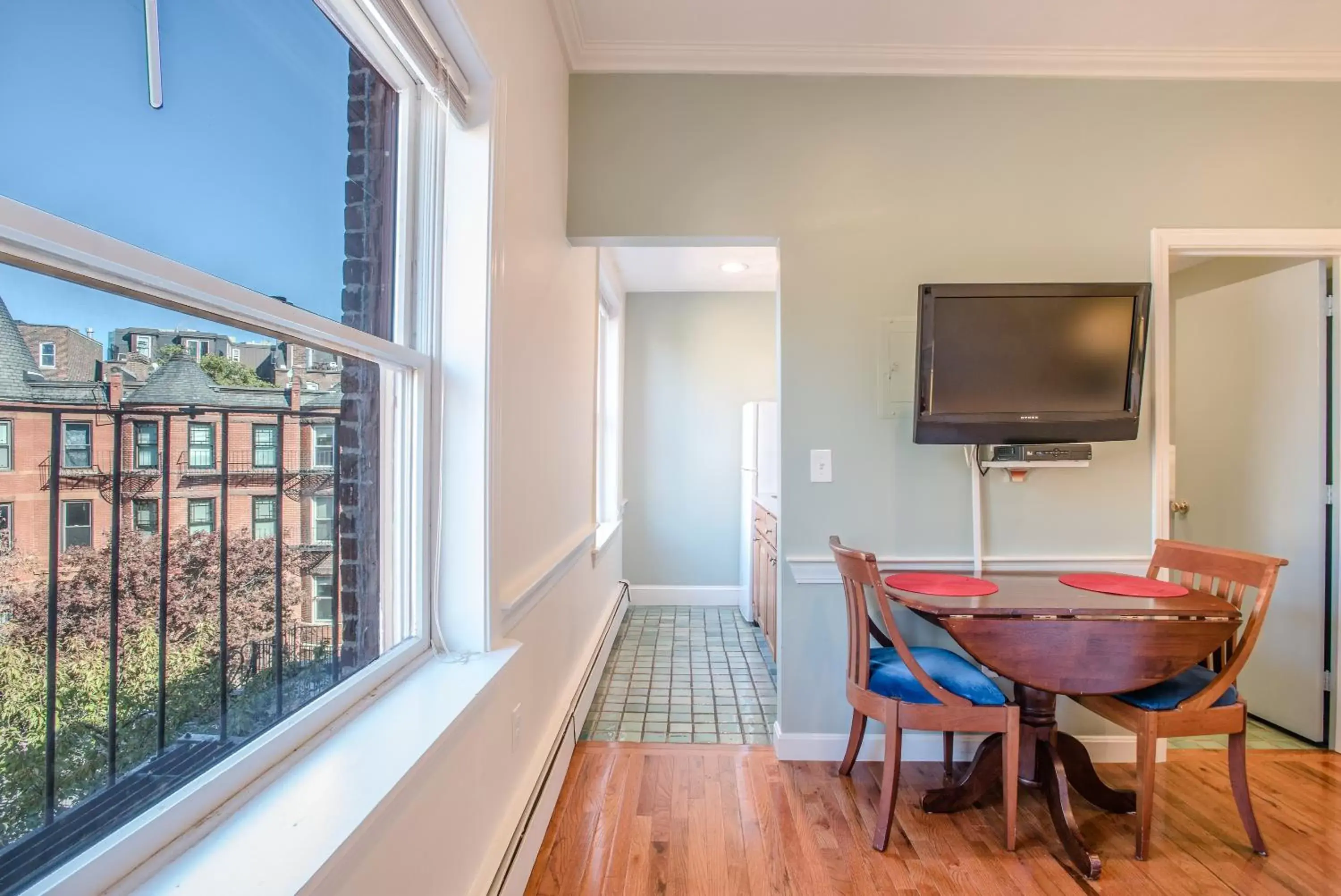 TV and multimedia, TV/Entertainment Center in Copley House