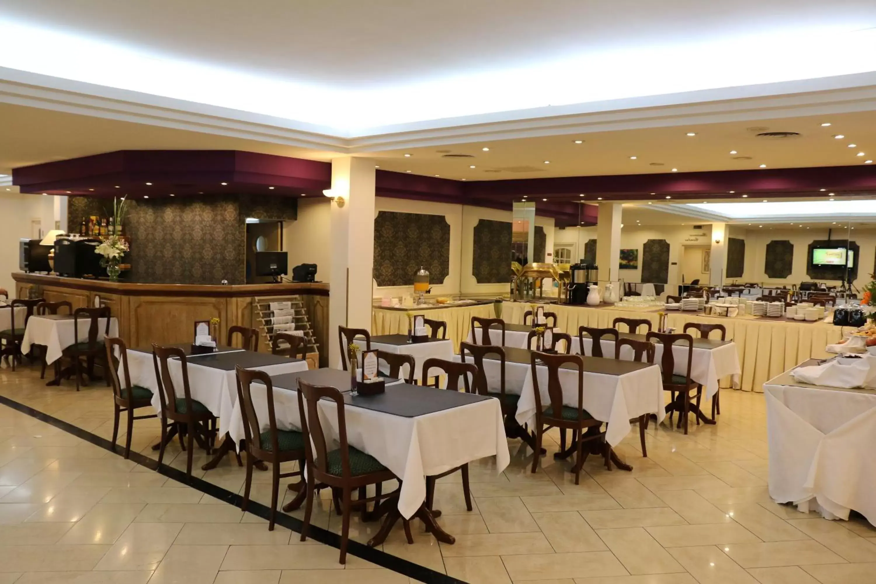 Lounge or bar, Restaurant/Places to Eat in Centuria Hotel Buenos Aires Lounge or bar, Restaurant/Places to Eat in Centuria Hotel Buenos Aires