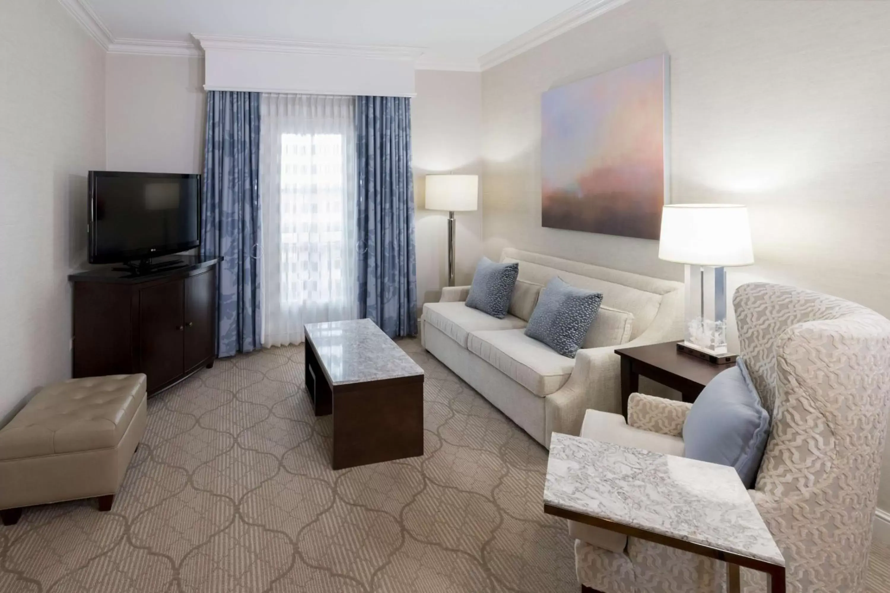 Bedroom, Seating Area in Hampton Inn & Suites South Park at Phillips Place