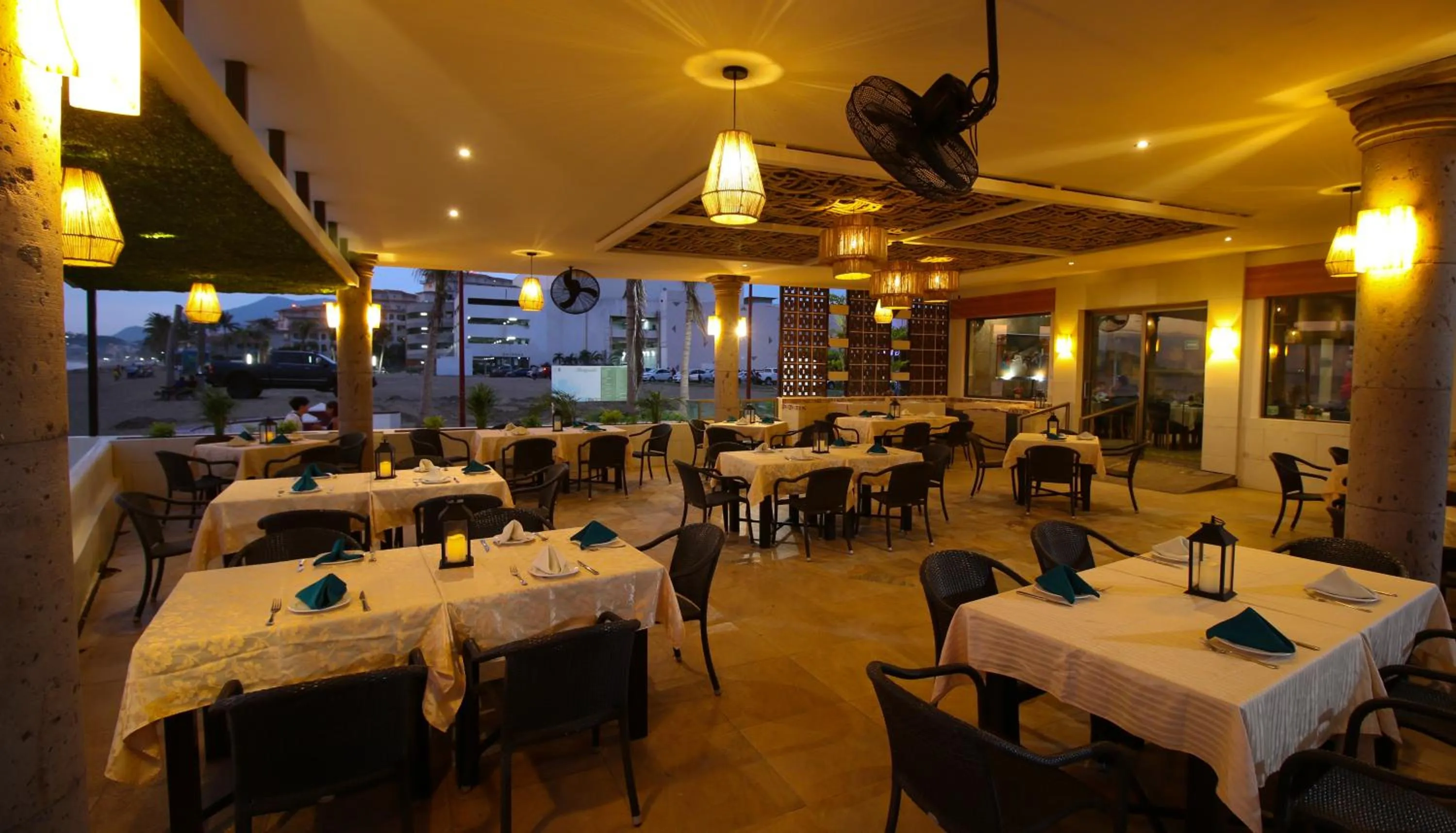 Restaurant/places to eat in Hotel Marbella