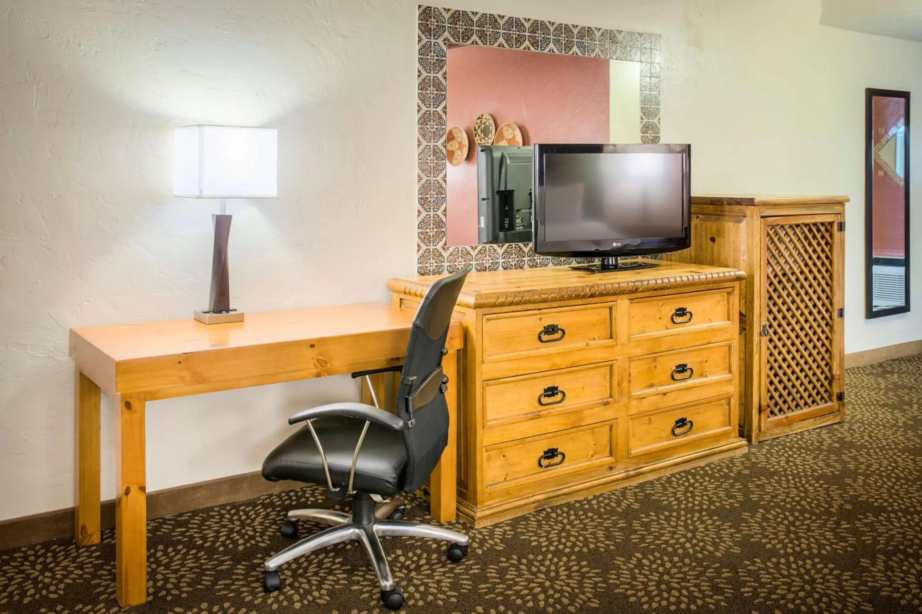 King Room - Non-Smoking/Pet Friendly in Best Western Mission Inn