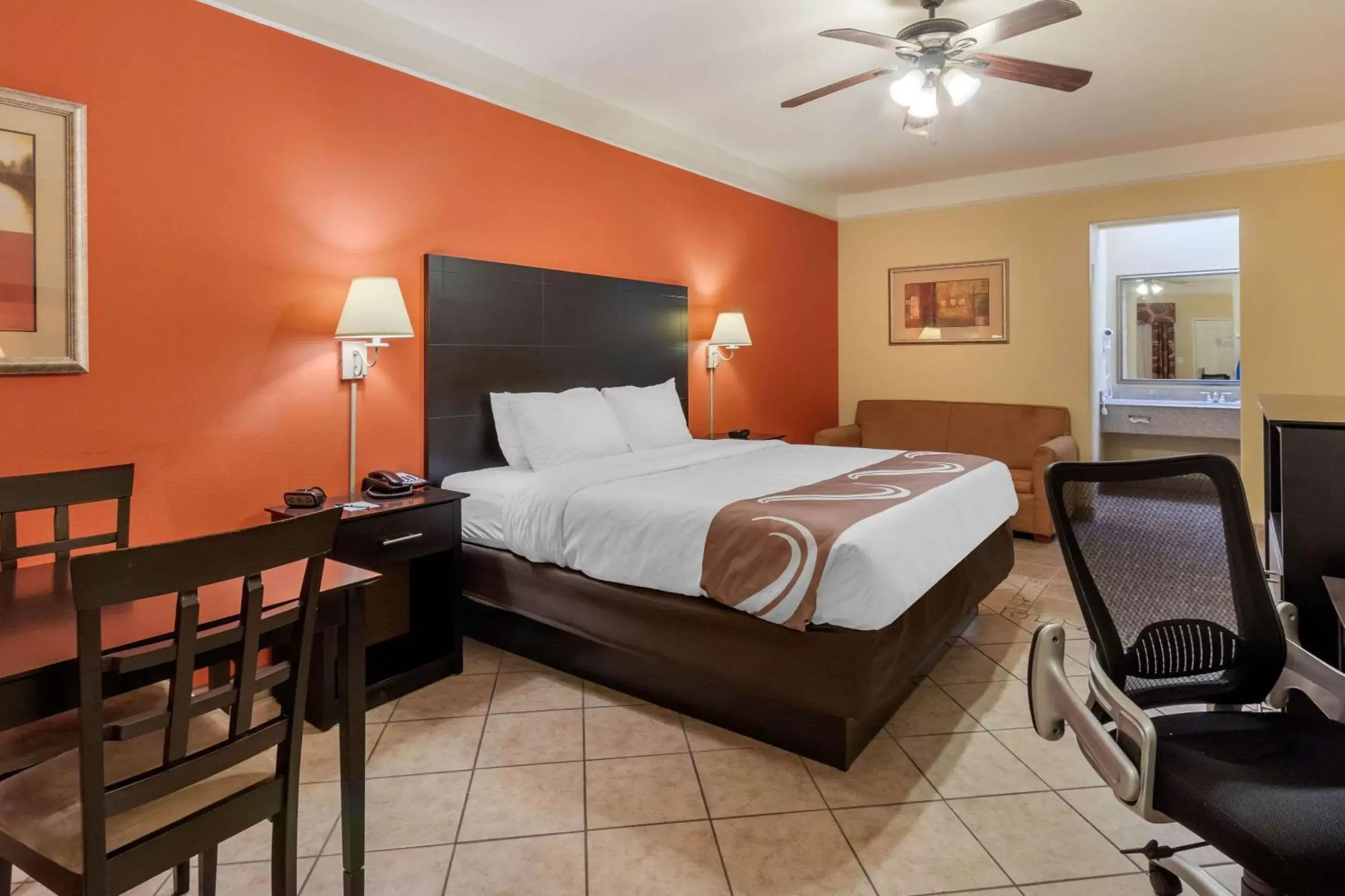 Photo of the whole room, Bed in Quality Inn & Suites at The Outlets Mercedes/Weslaco