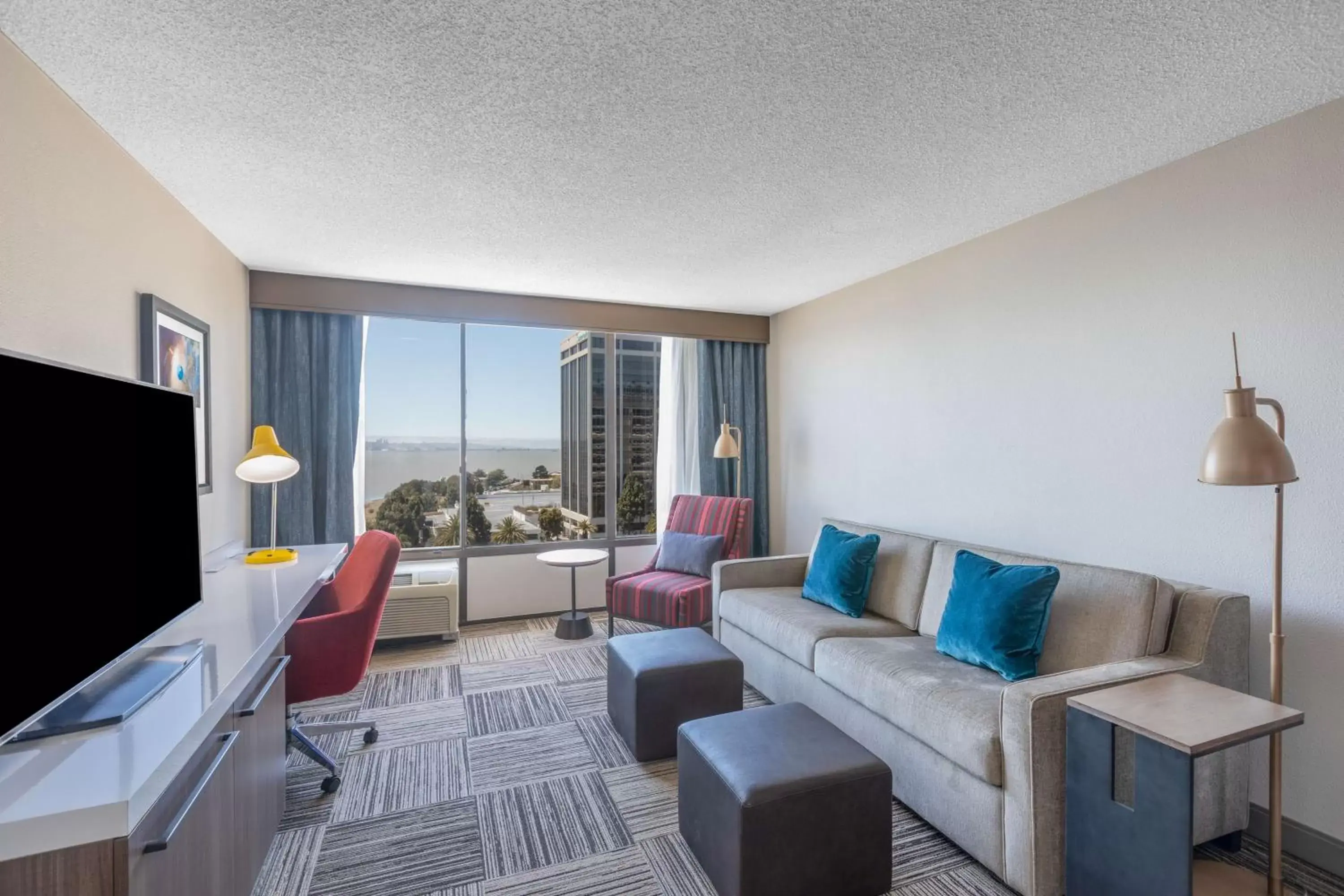 Living room, Seating Area in Hilton Garden Inn San Francisco/Oakland Bay Bridge