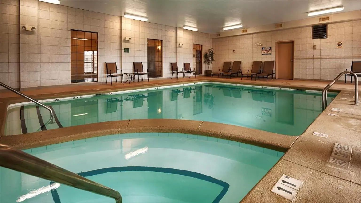 Swimming Pool in Best Western Plus Shamrock Inn & Suites