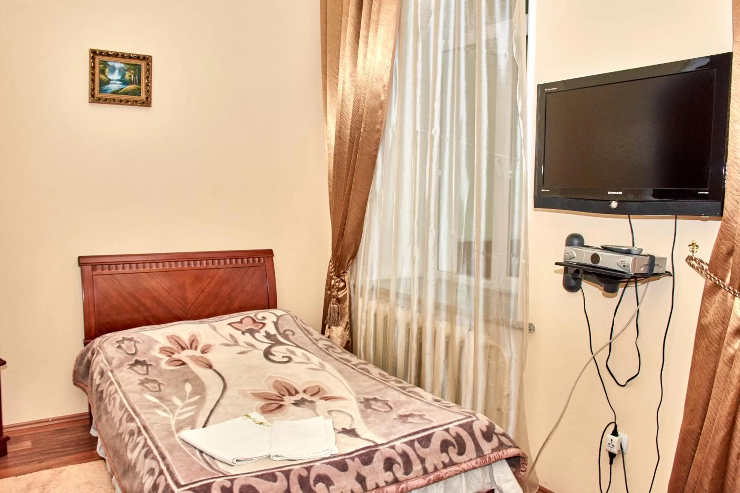 TV/Entertainment Center in Hotel Art-Seg