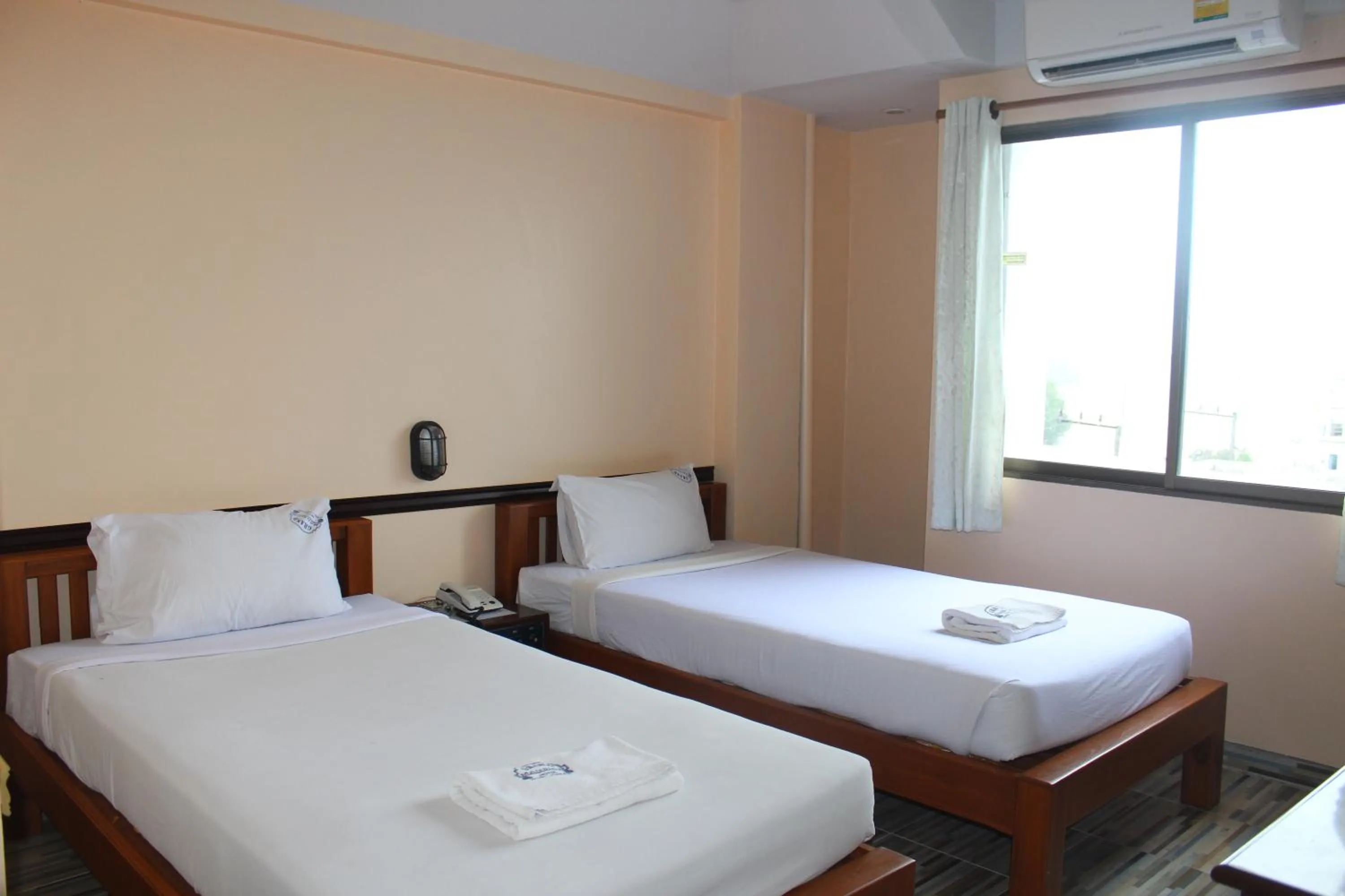 Bedroom, Bed in Grand Mansion Hotel