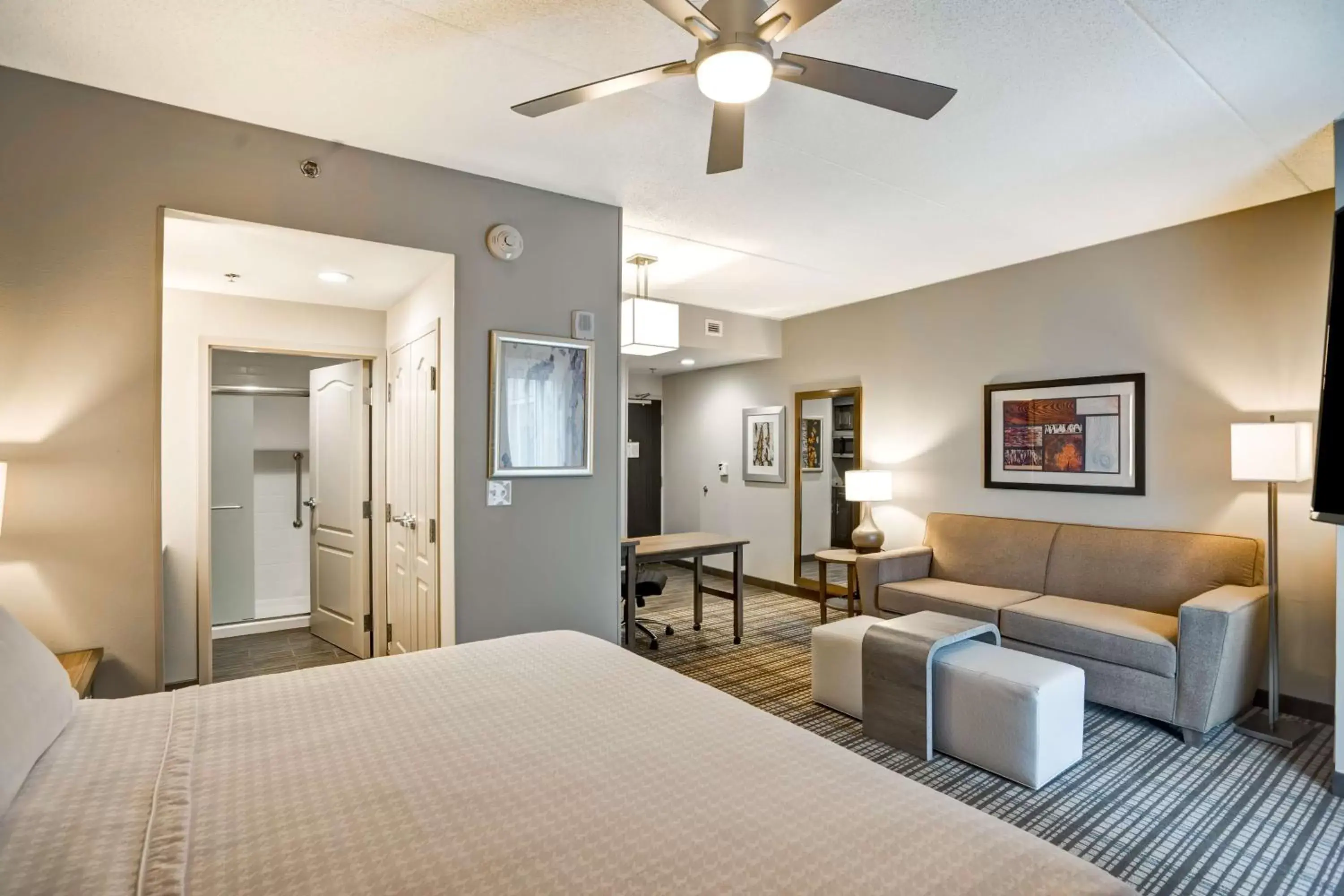 Bed, Seating Area in Homewood Suites by Hilton Nashville Franklin