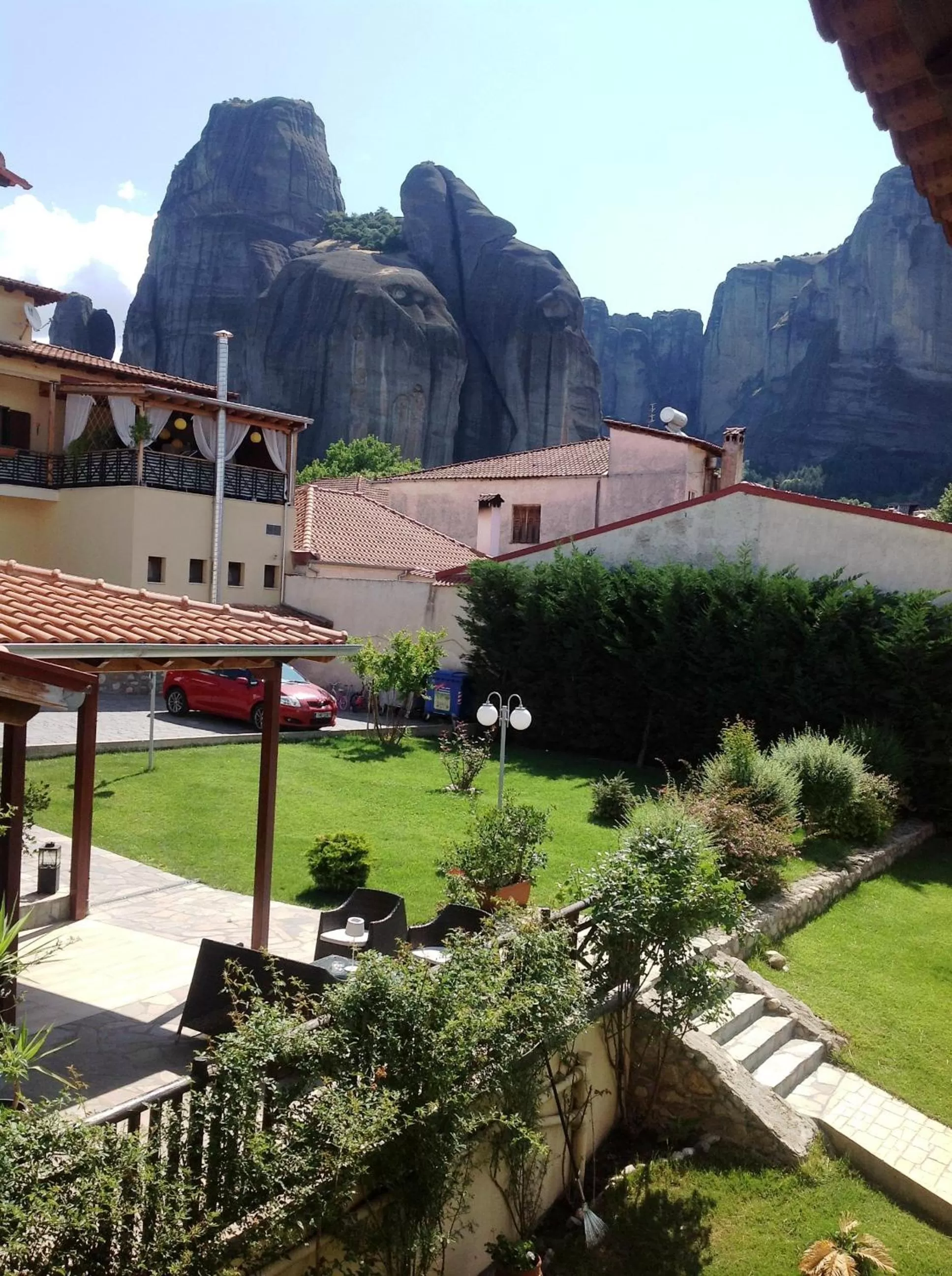 Day in Hotel Meteoritis