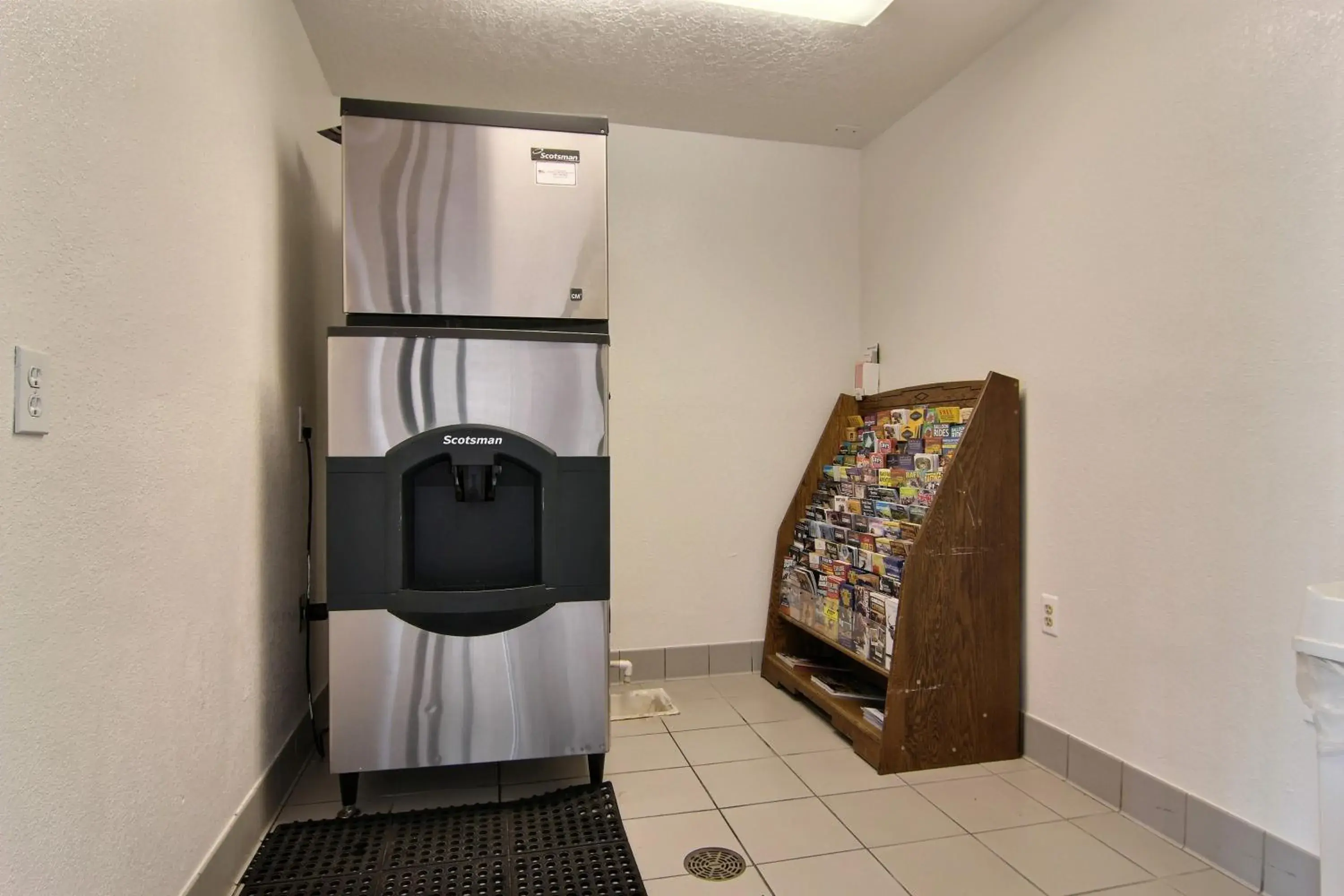 Area and facilities, TV/Entertainment Center in Motel 6-Albuquerque, NM - Coors Road