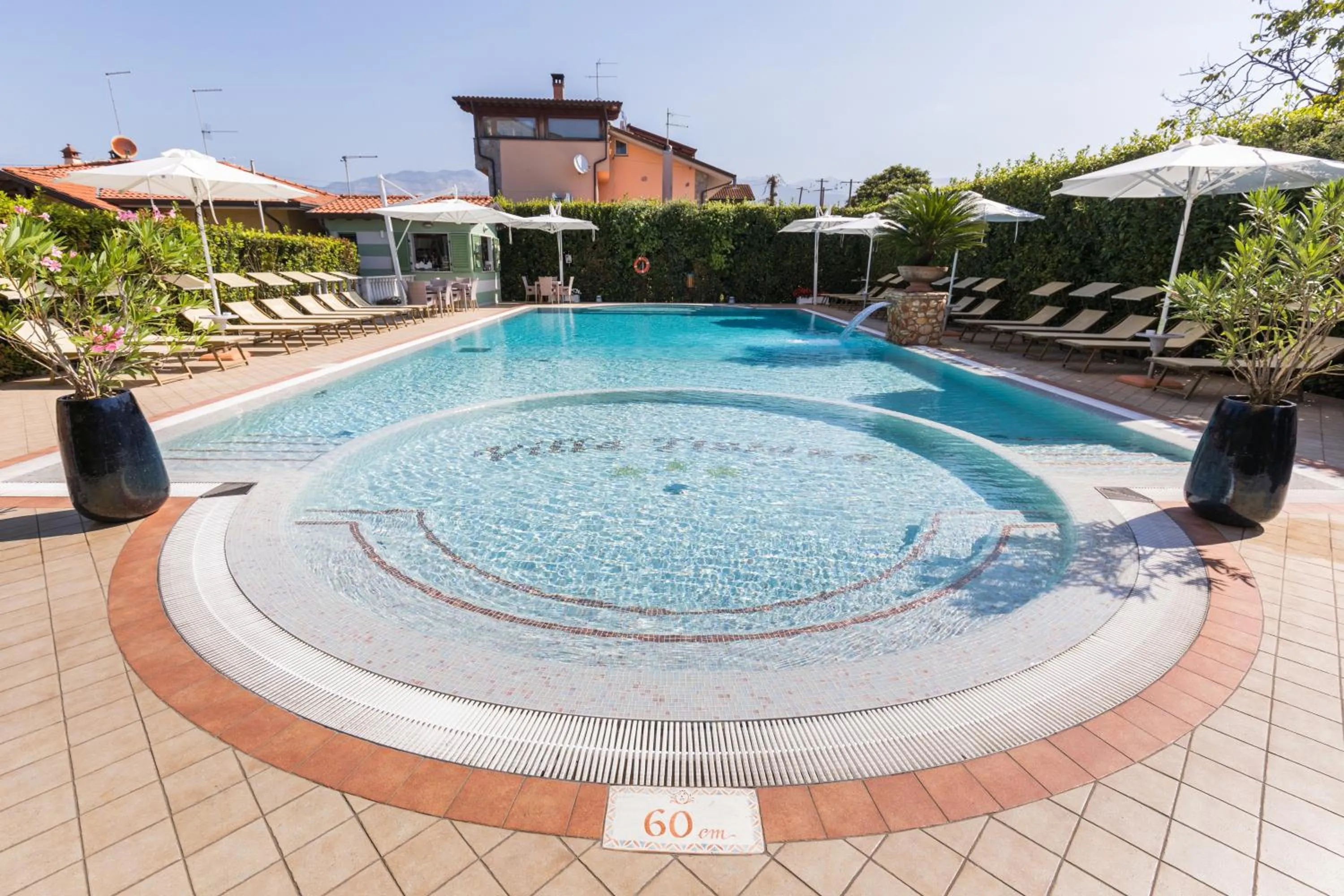 Swimming pool in Hotel Villa Tiziana
