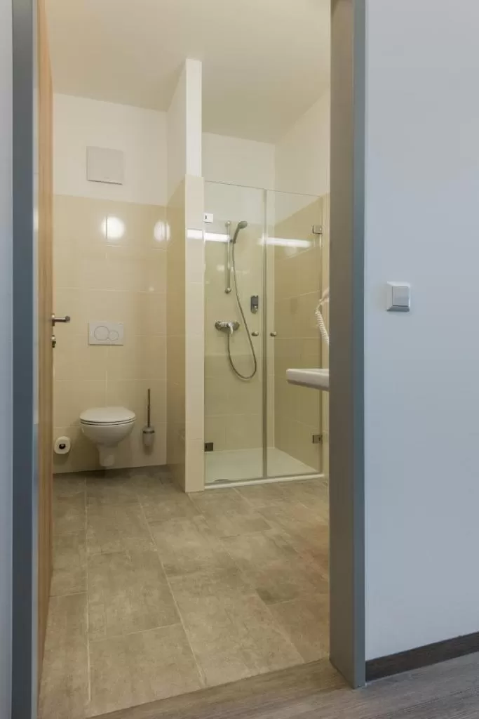 Shower in Sleepin Premium Motel Loosdorf