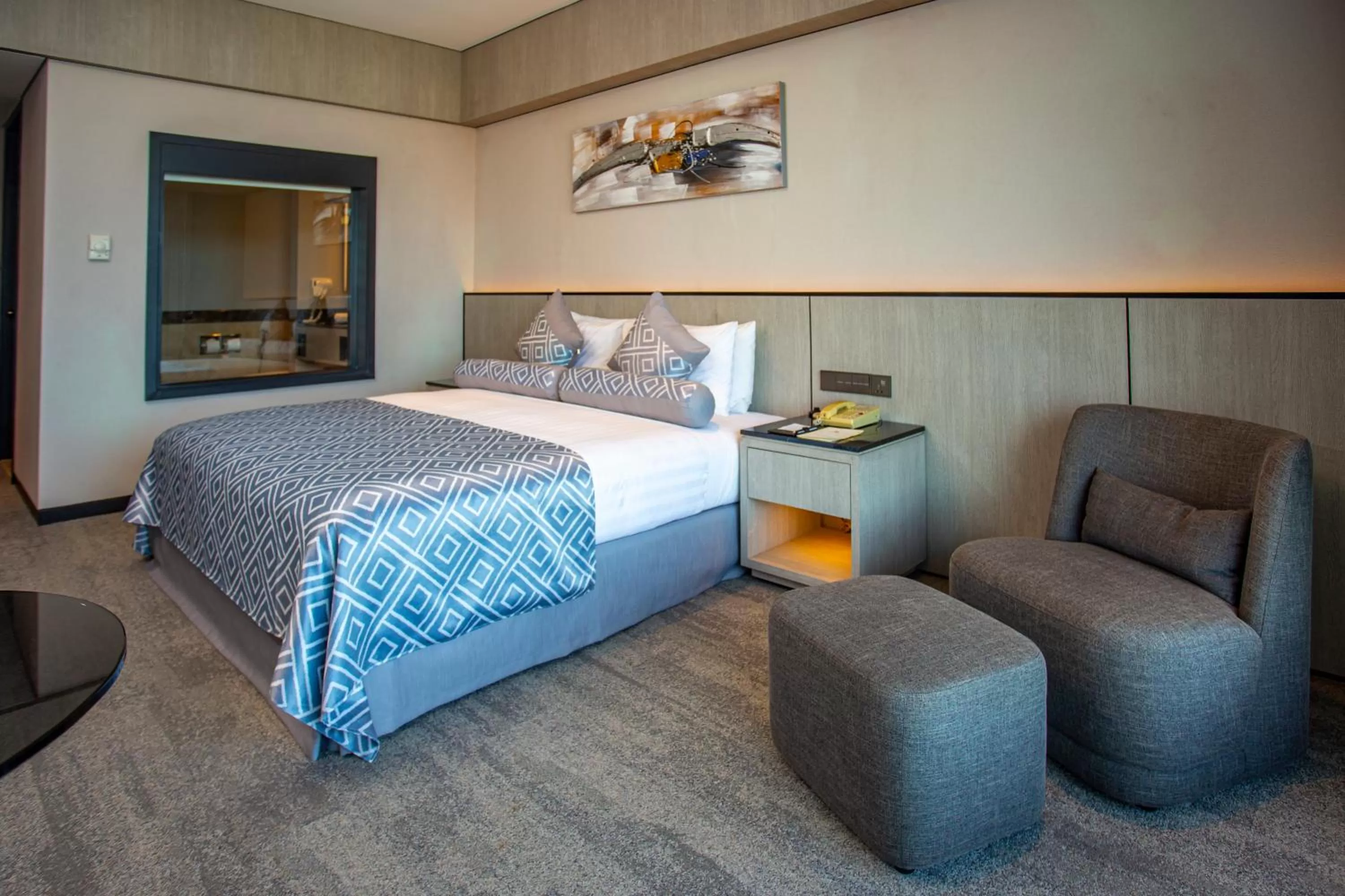 Seating area, Bed in The Pacific Sutera Hotel