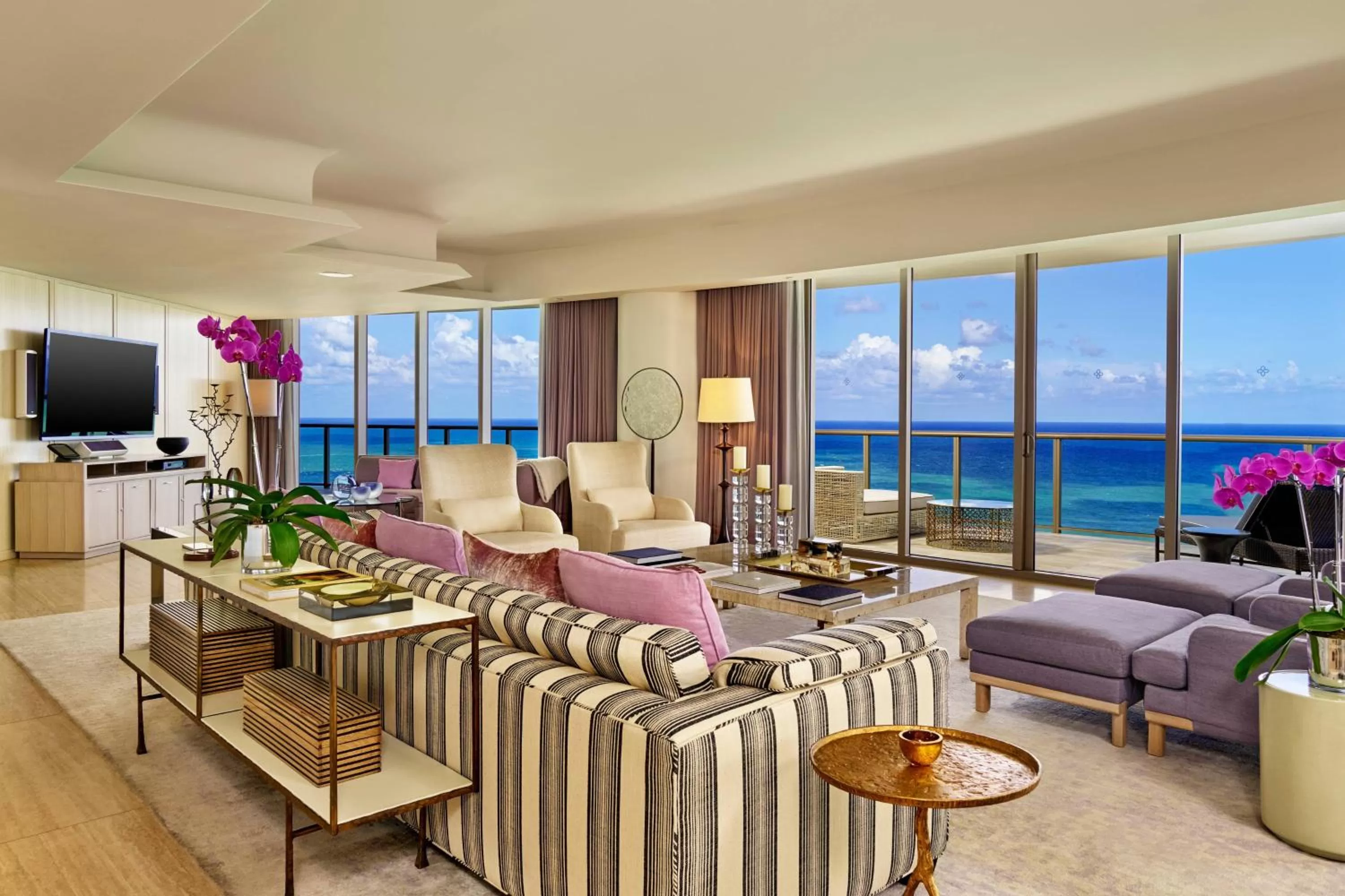 Living room in The St. Regis Bal Harbour Resort