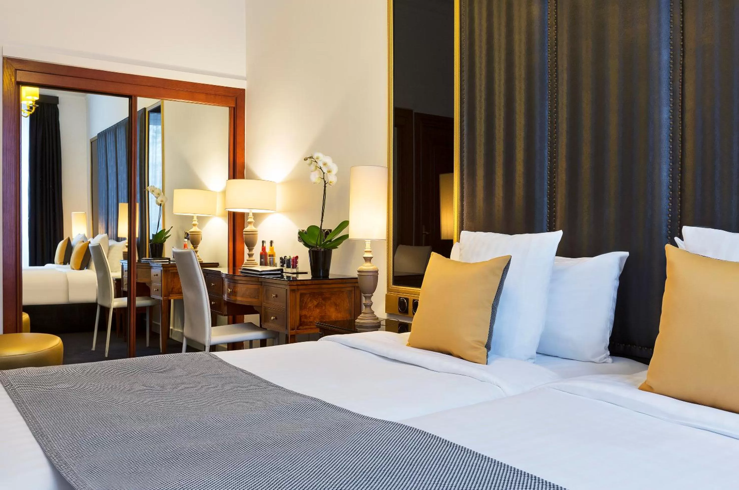 Bedroom, Bed in Melia Paris Champs Elysées