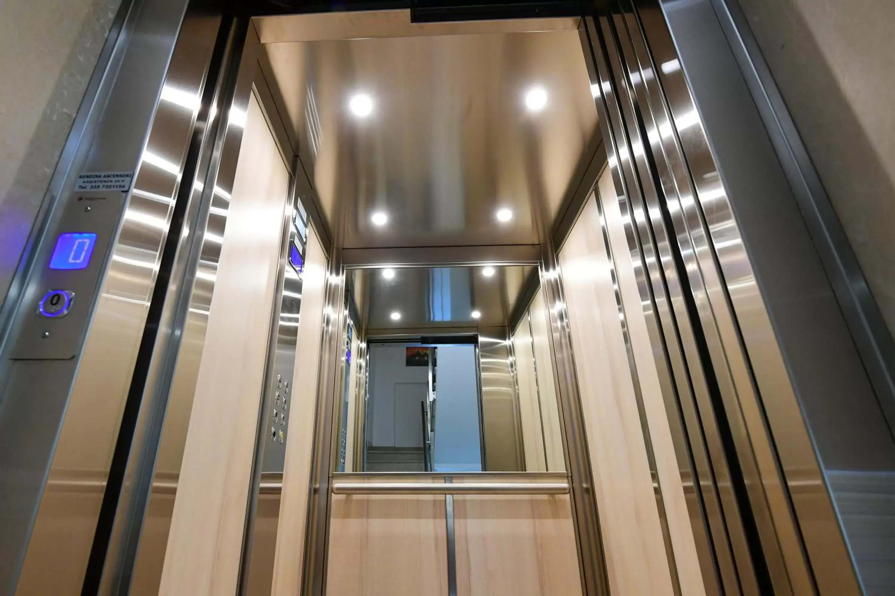 elevator in Hotel Auditorium