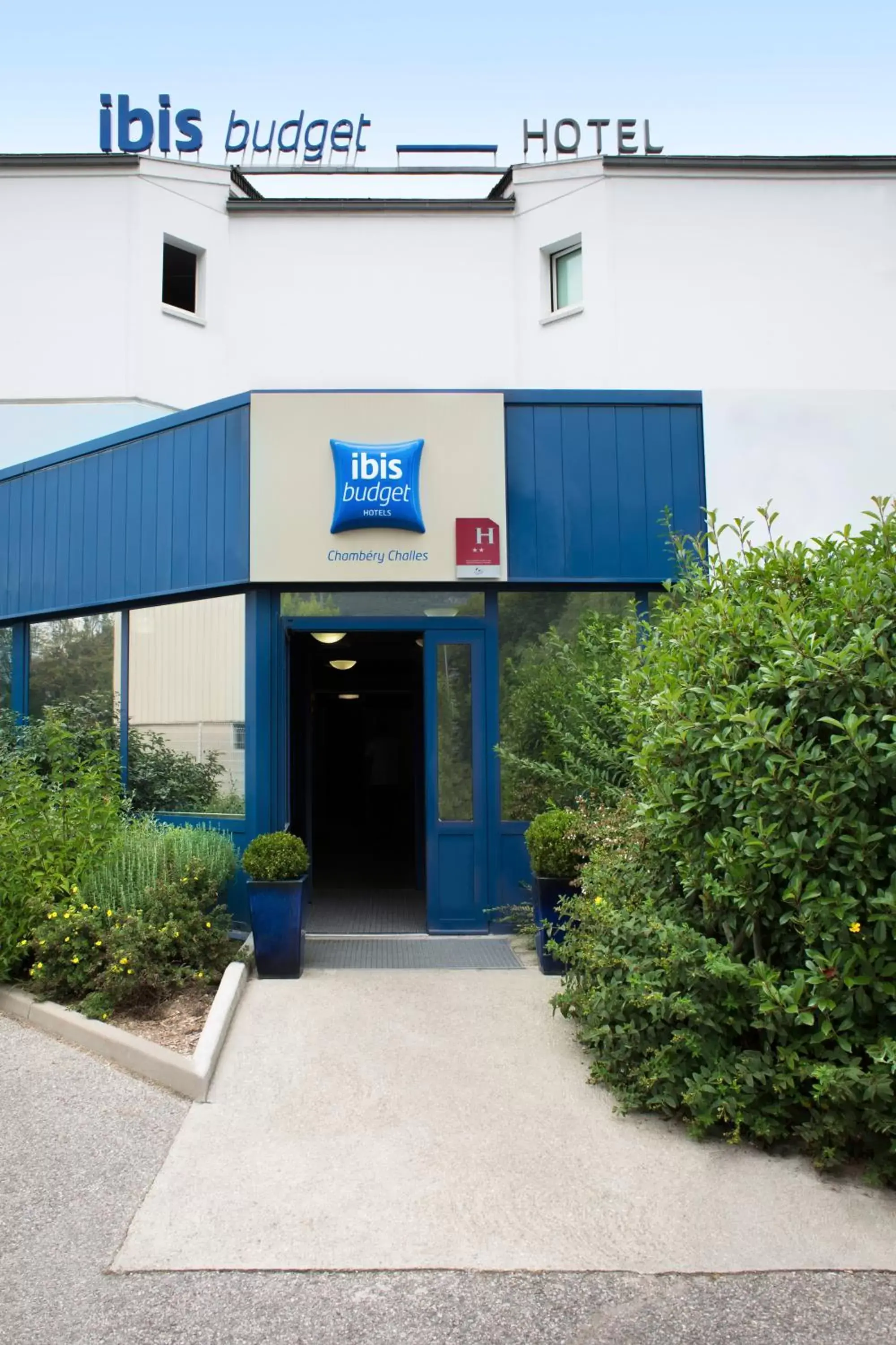 Facade/entrance in ibis budget Chambéry Sud Challes Les Eaux Facade/entrance in ibis budget Chambéry Sud Challes Les Eaux