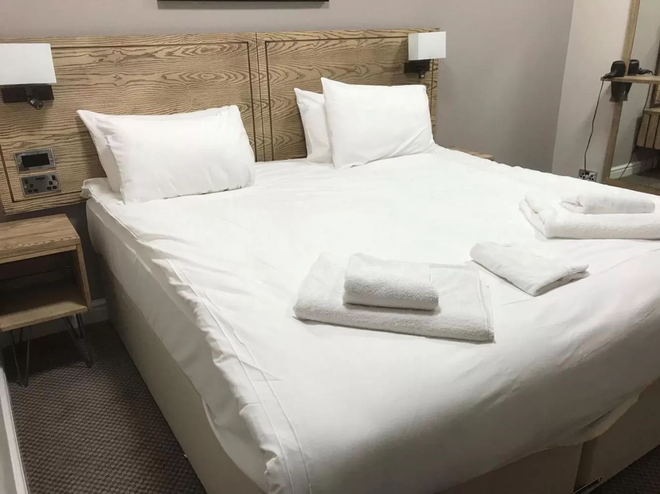 Bed in Markets Tavern Hotel