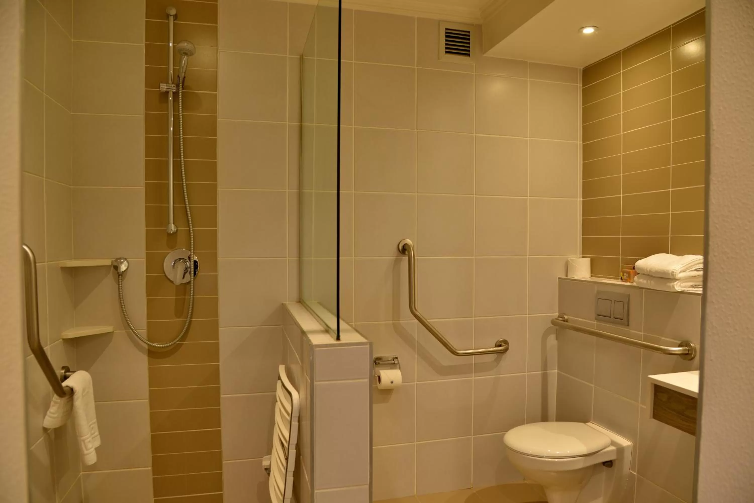 Bathroom in Town Lodge Mbombela