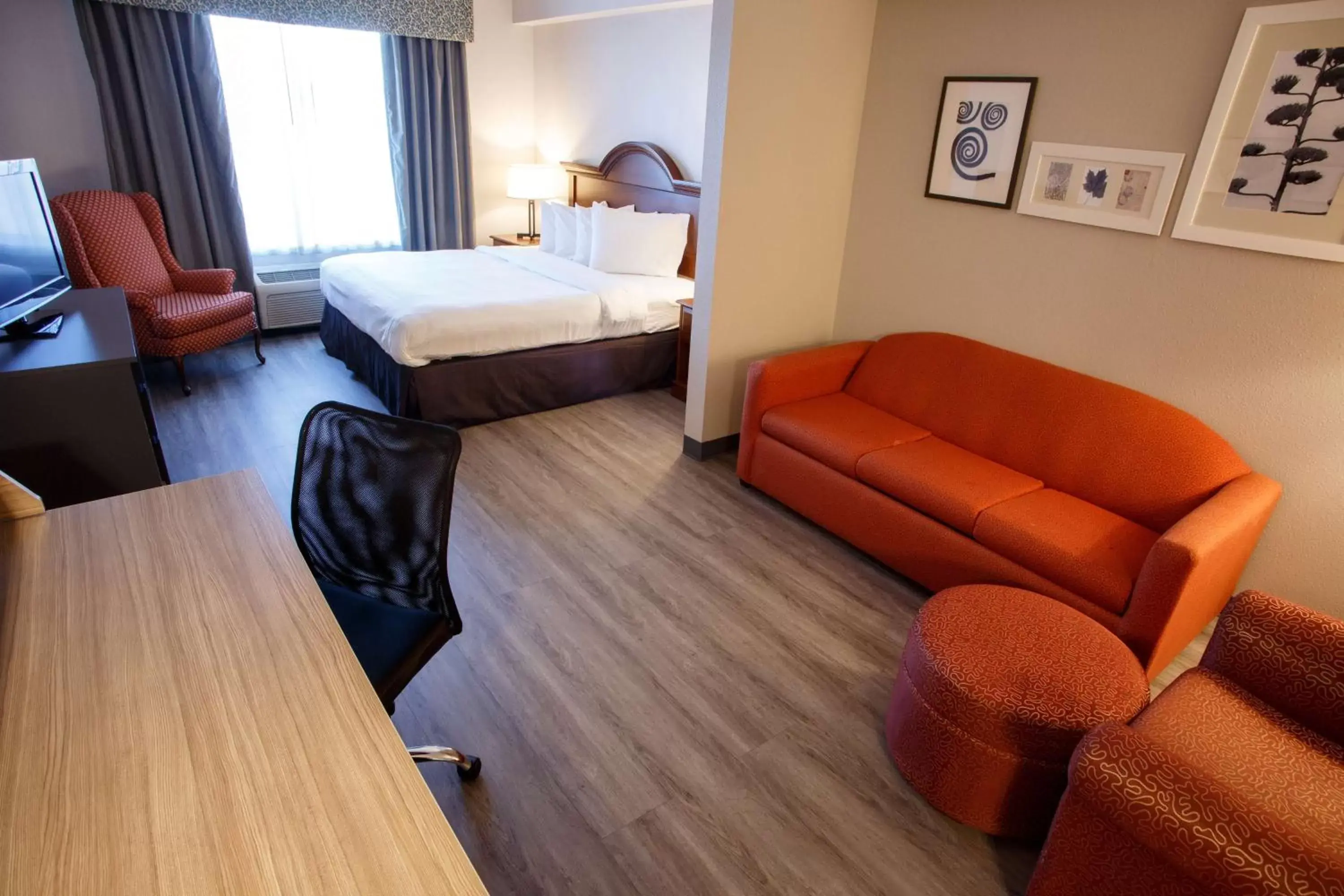 Photo of the whole room, Bed in Country Inn & Suites by Radisson, Harrisburg West, PA