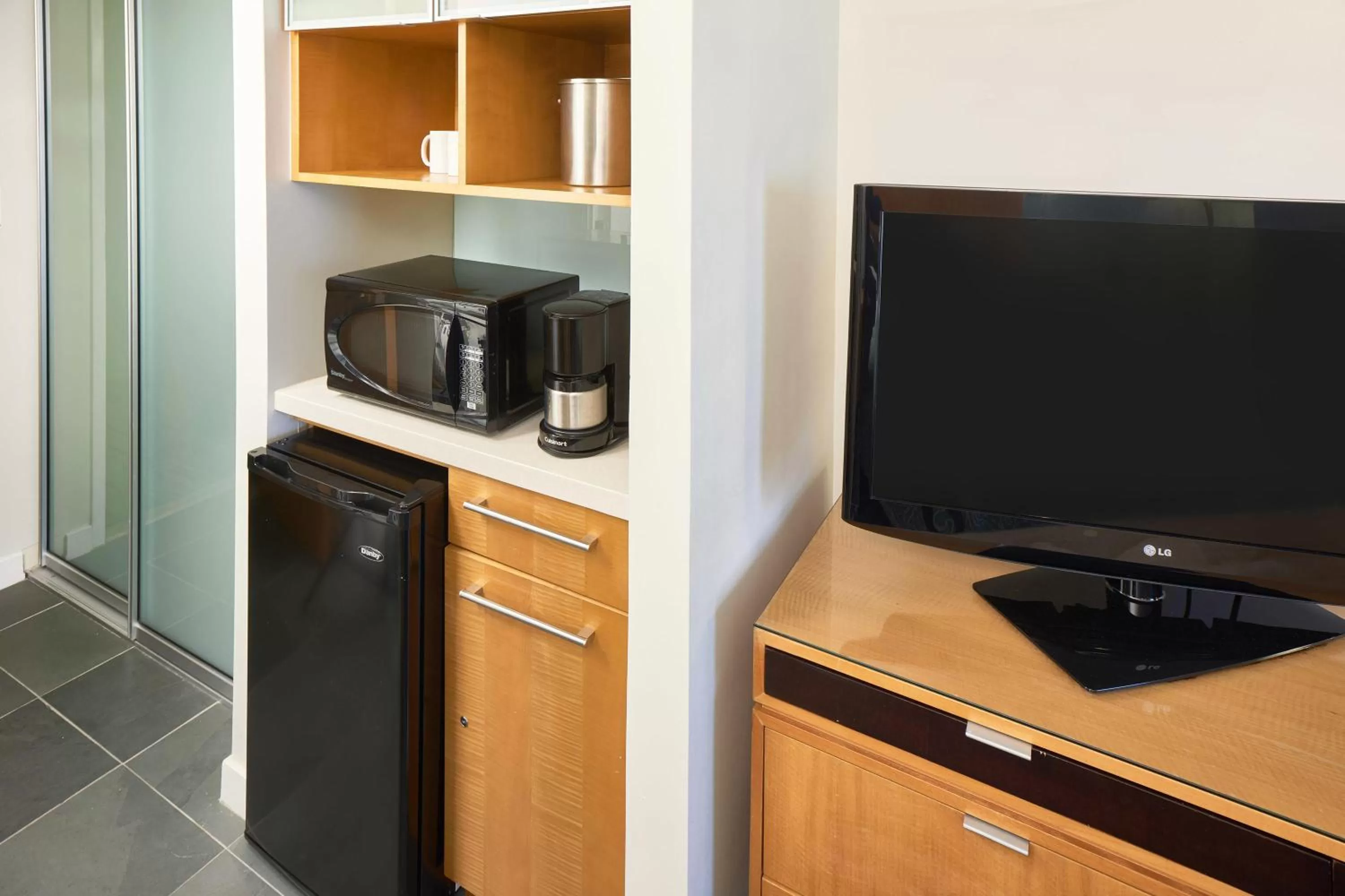 TV and multimedia in Ala Moana Honolulu by Mantra