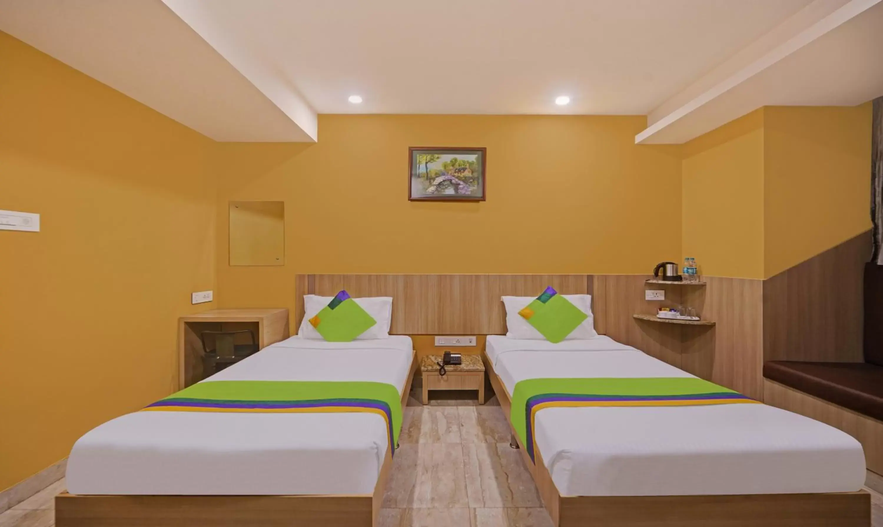 Bedroom, Bed in Treebo Fourth Avenue Bedroom, Bed in Treebo Fourth Avenue