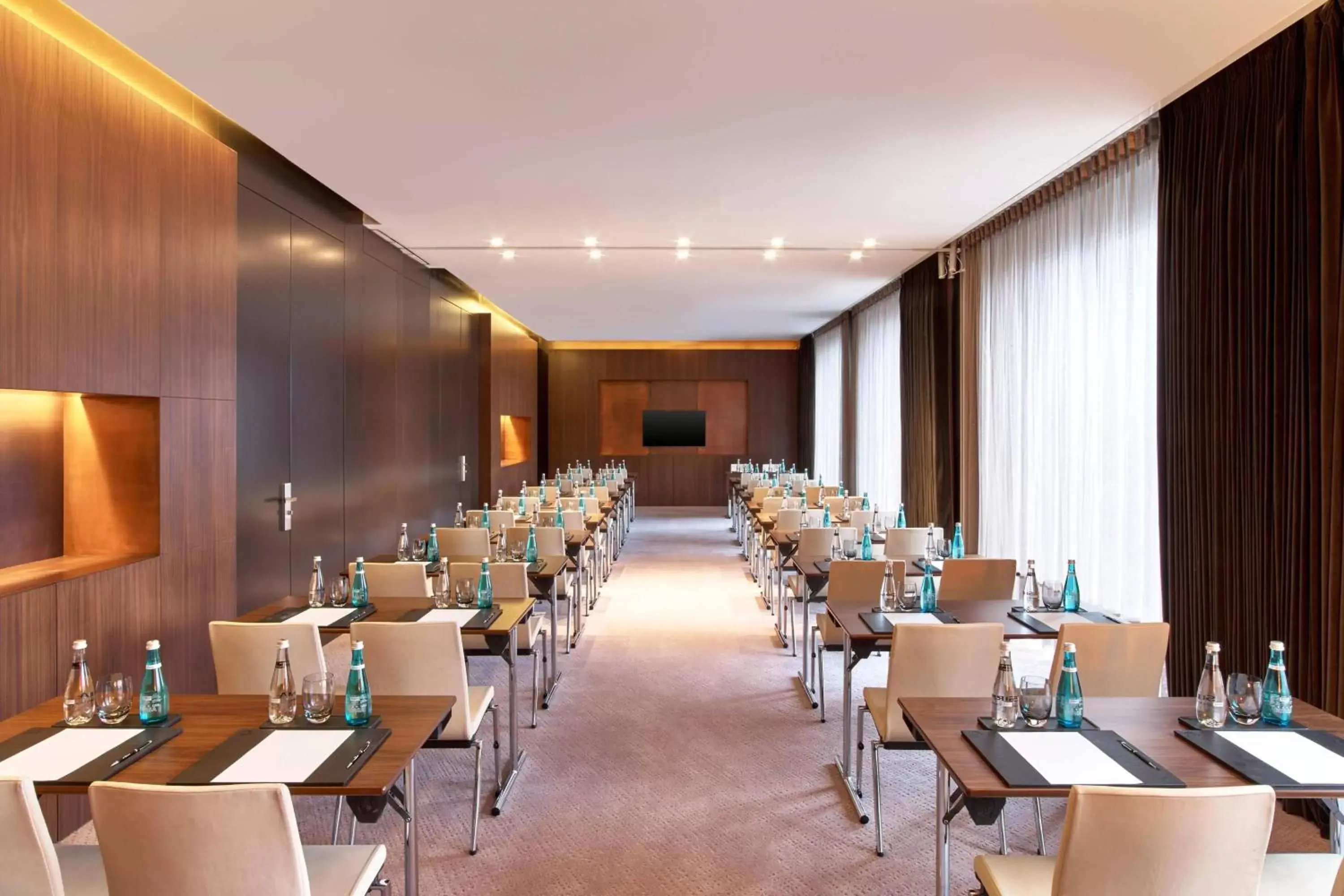 Meeting/conference room, Restaurant/Places to Eat in The St. Regis Istanbul