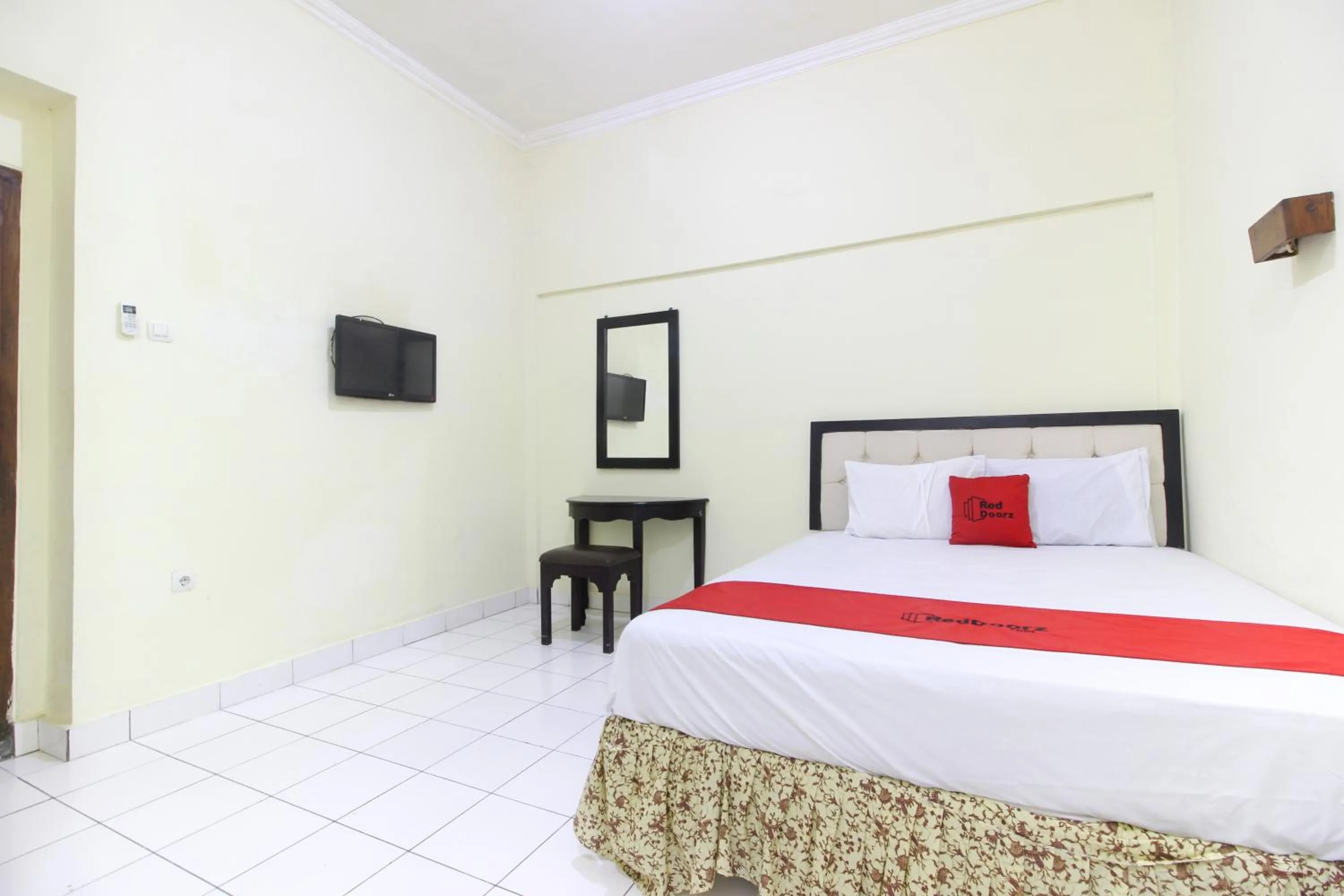 Bedroom, Bed in RedDoorz near Kranggan Tugu Jogja